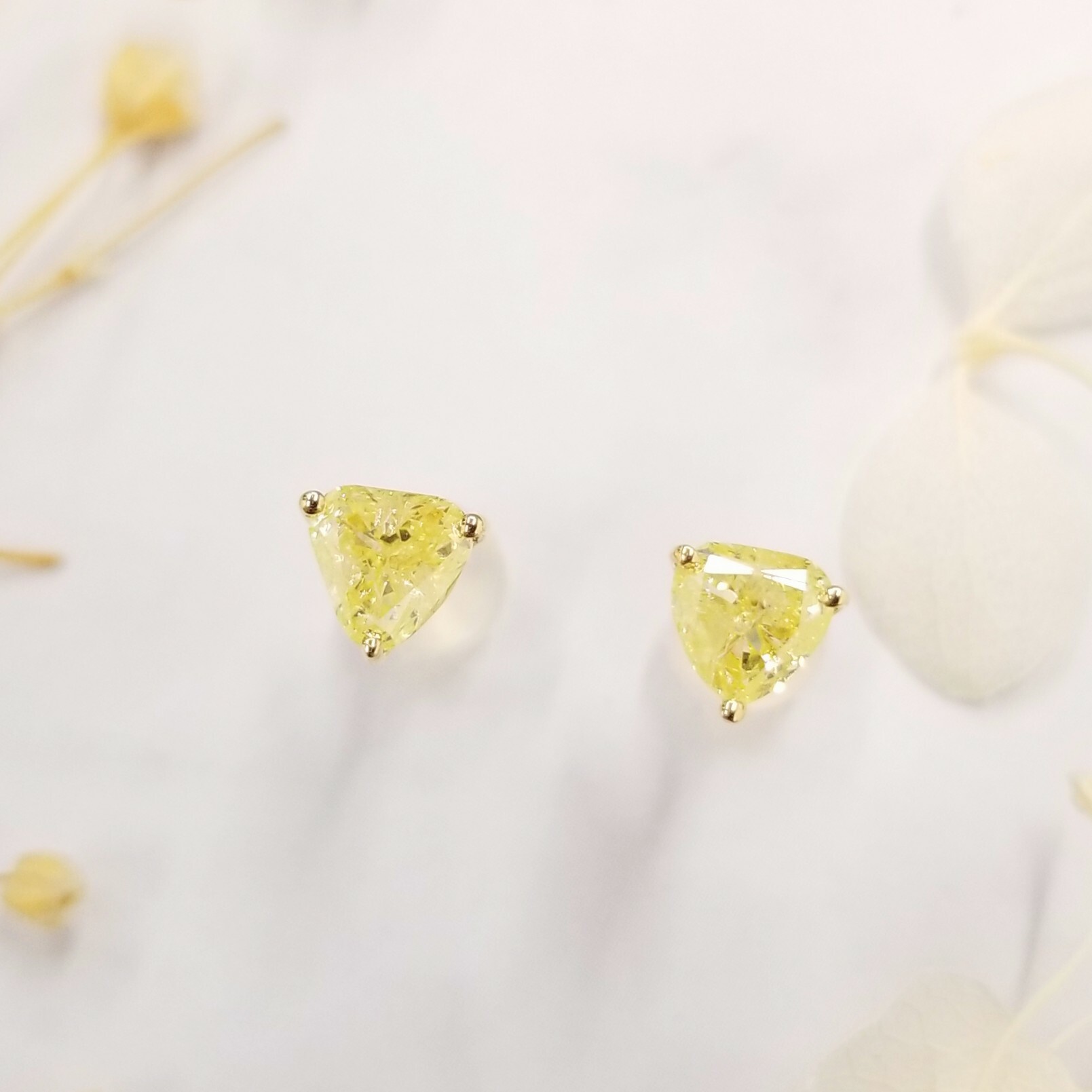 全新18K黃金【主石91份彩黃鑽】耳環