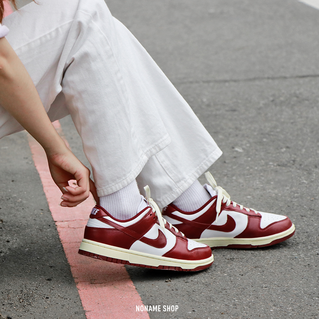 NIKE DUNK Low Vintage "Team Red" 奶油 酒紅 (女款)