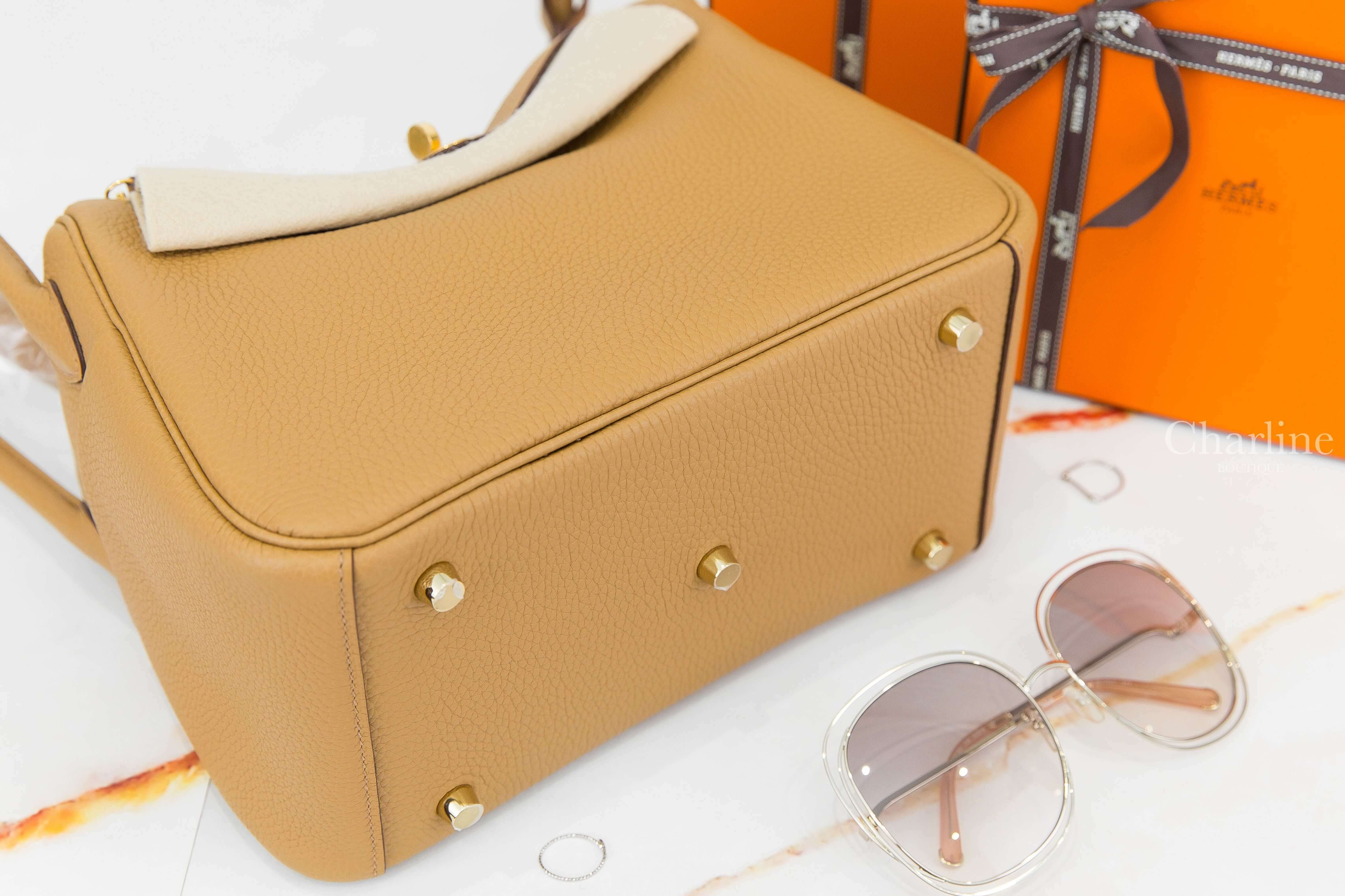 Hermès Lindy 26cm 4B Biscuit Taurillon Clemence B刻餅乾色金釦-Charline Boutique 精品代購