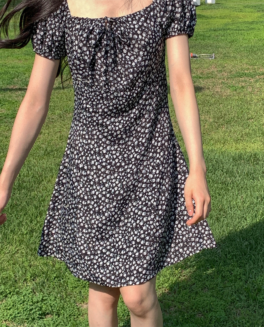 韓國Cherrykoko授權 春夏小雛菊點綴抽繩胸綁帶連身裙