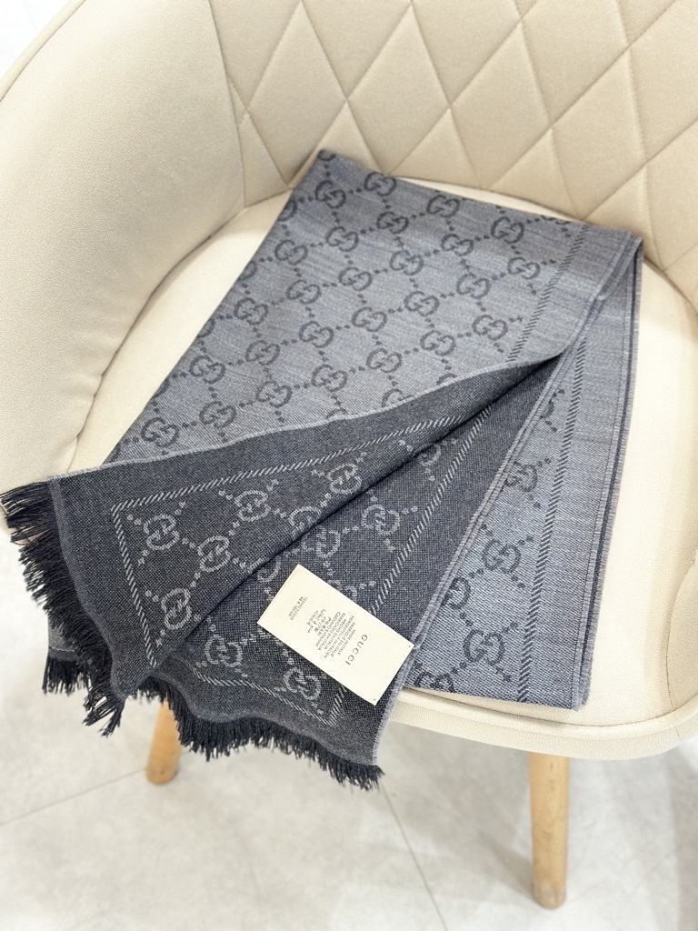 GUCCI GG Wool Jacquard Scarf