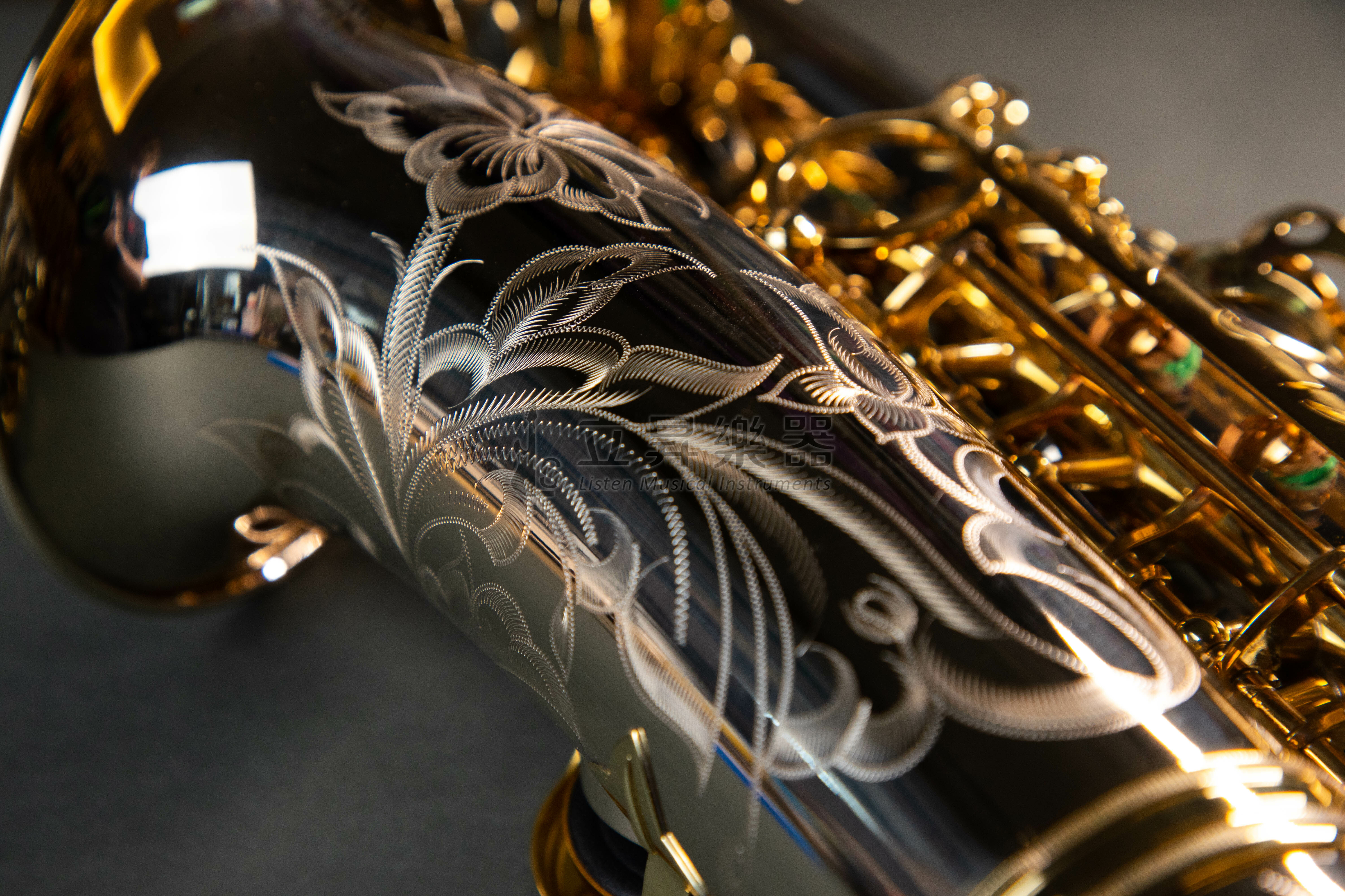 【展示特價】台灣手工薩克斯風 Houli MEI GUAN instrument 中音黃銅薩克斯風 Alto Saxophone 附拉桿帶輪硬盒 台灣製 Made in Taiwan 第 5 張圖片｜三峽銅管 / 管樂