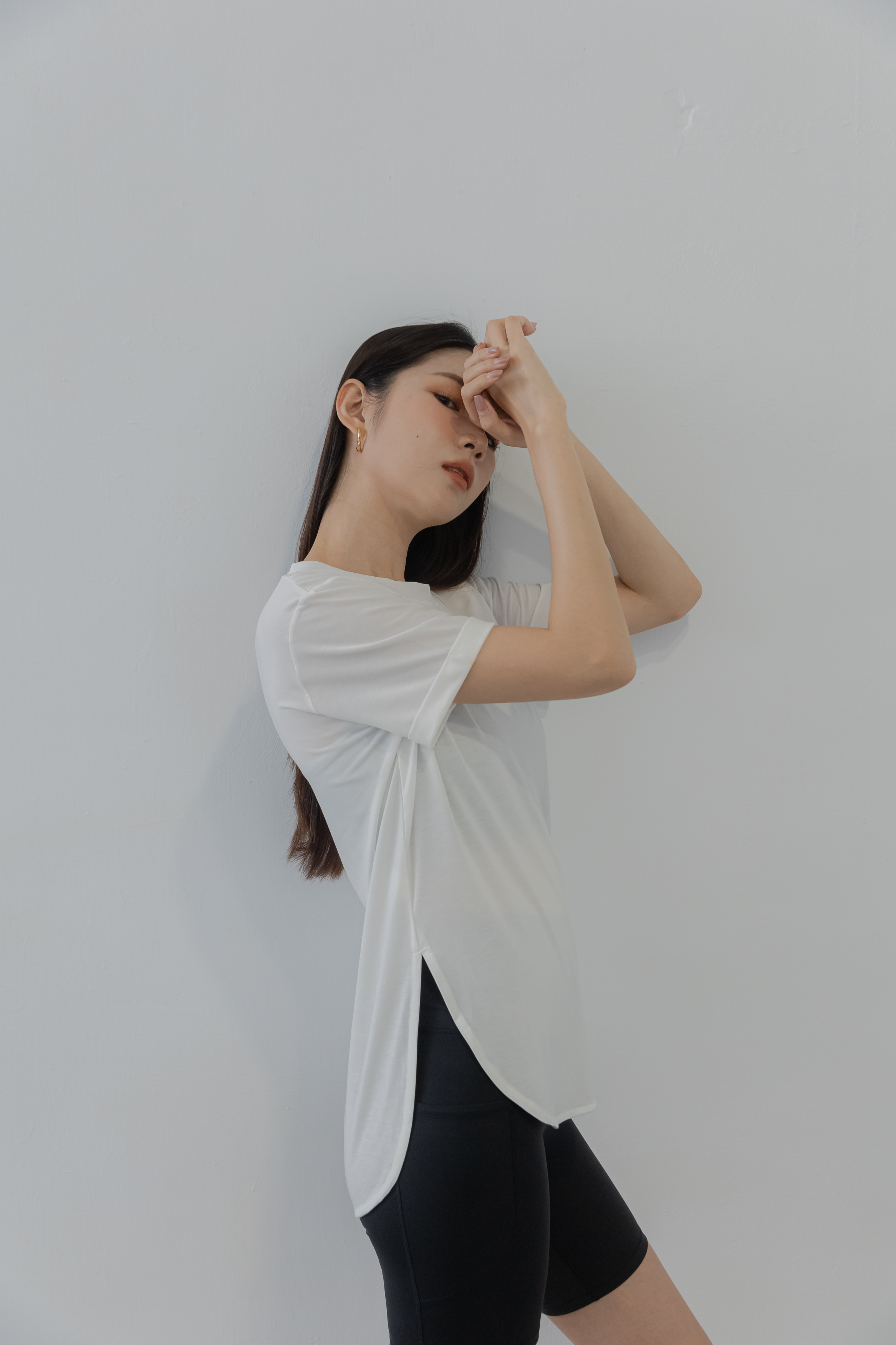 輕透長版圓弧下擺上衣- 白