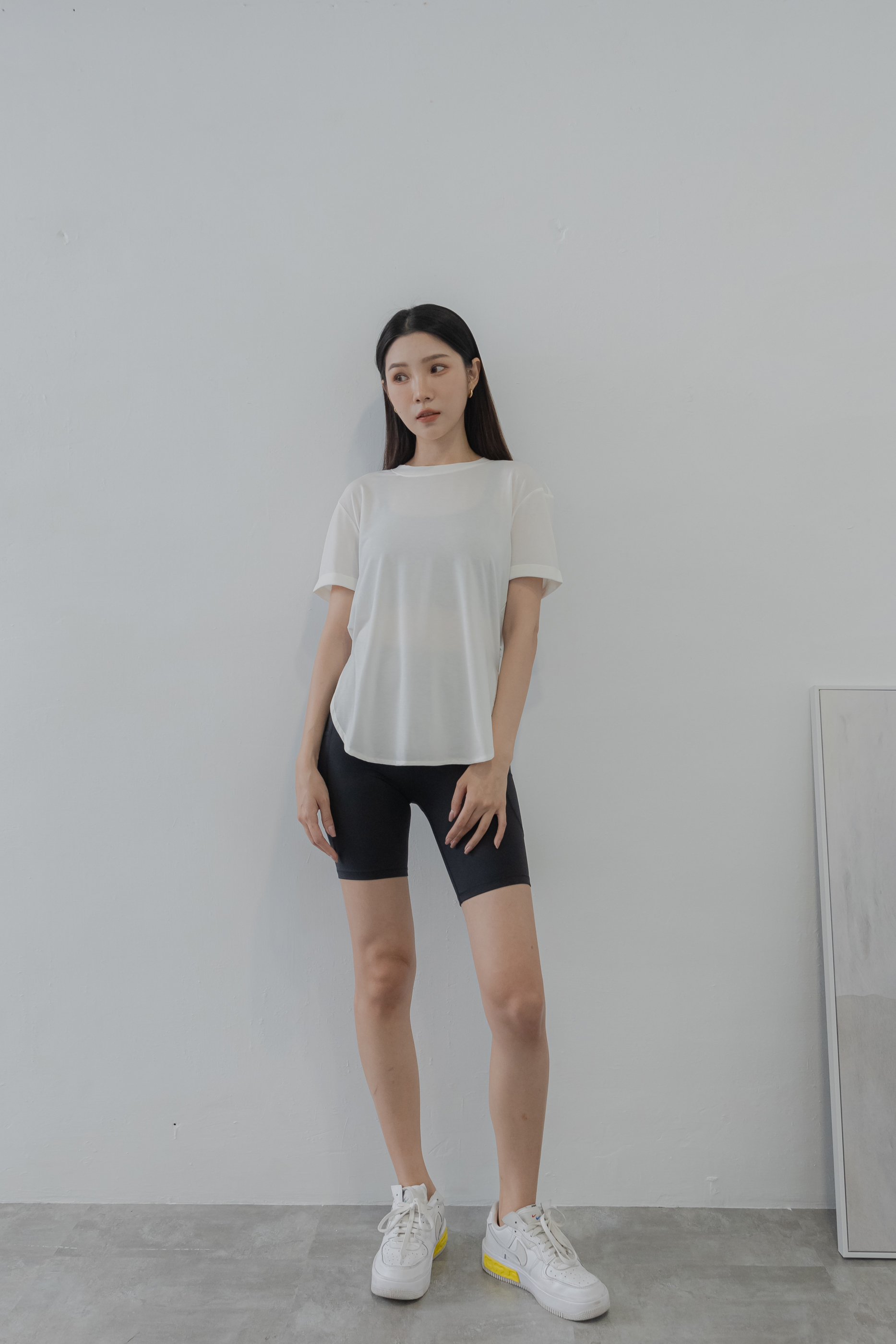 輕透長版圓弧下擺上衣- 白