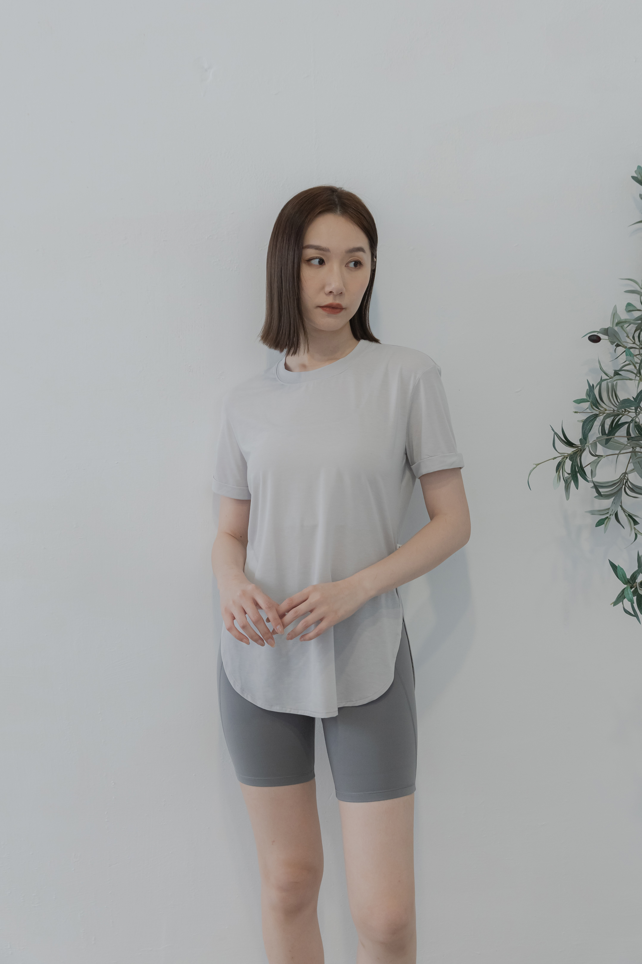 輕透長版圓弧下擺上衣- 莫蘭迪灰