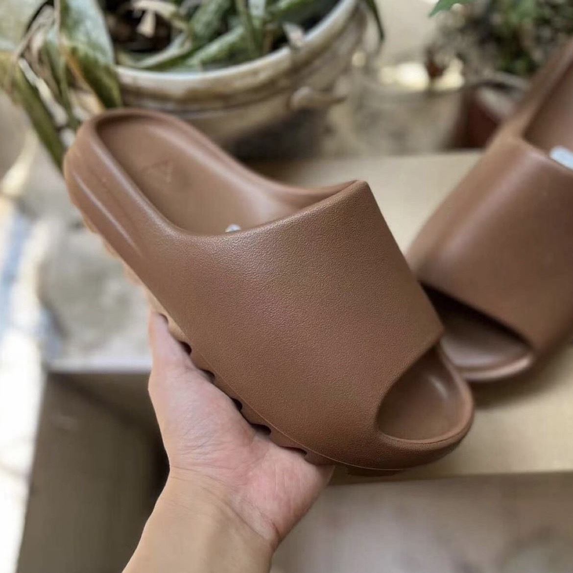 Adidas YEEZY SLIDE Flax 巧克力 摩卡色 可可 亞麻棕 FZ5896