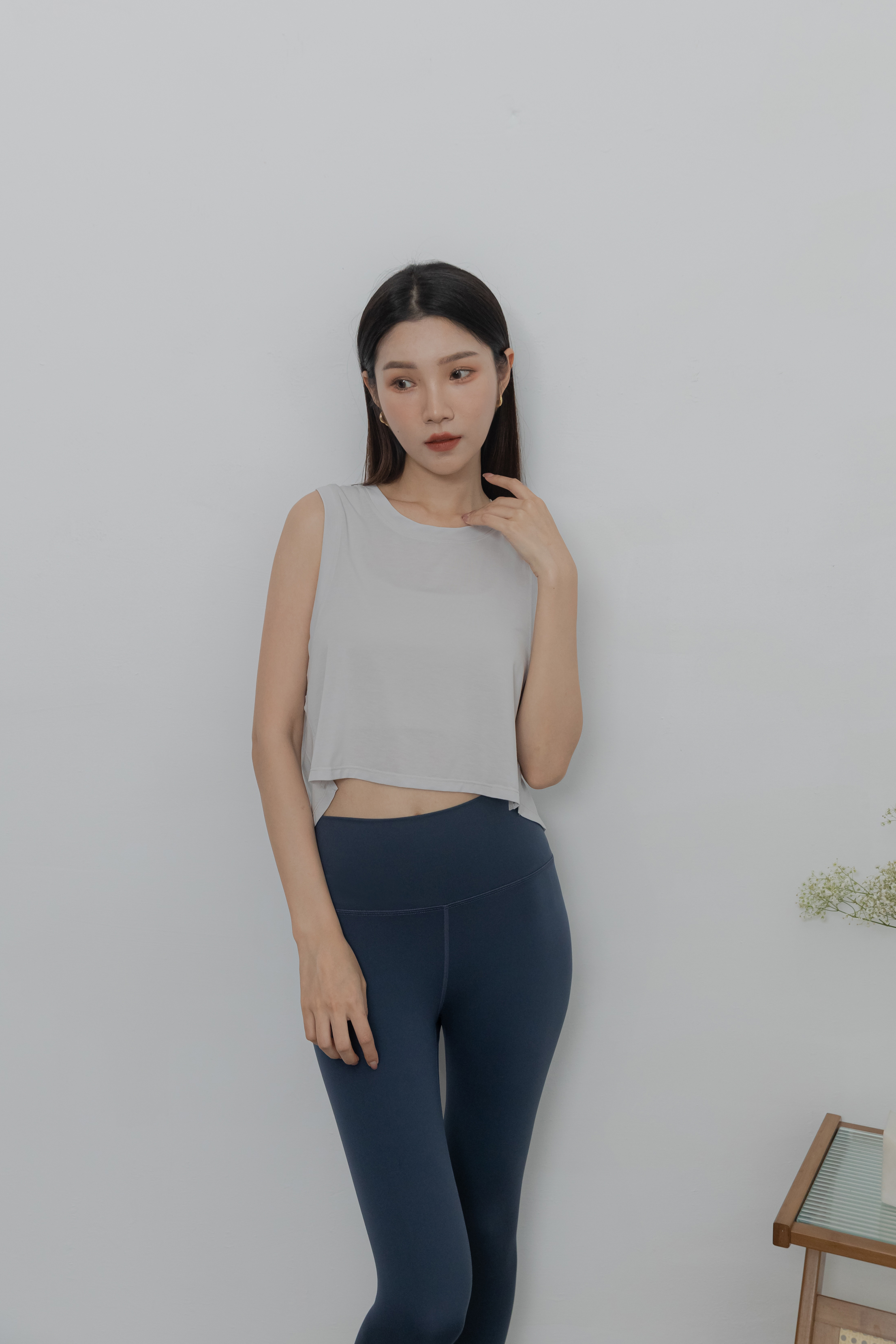 輕透後交叉設計背心- 莫蘭迪灰