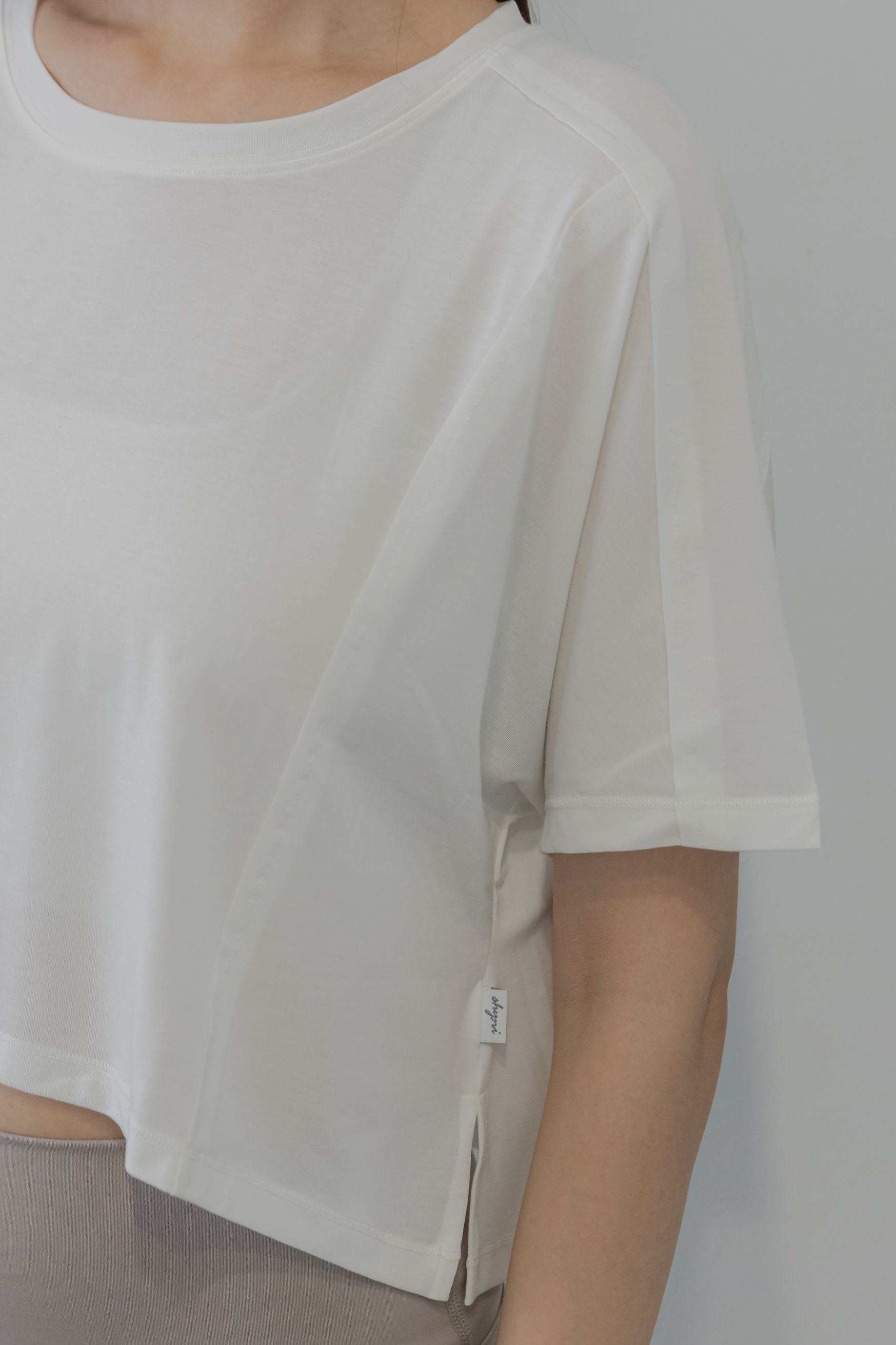 輕透短版毛邊設計上衣- 白