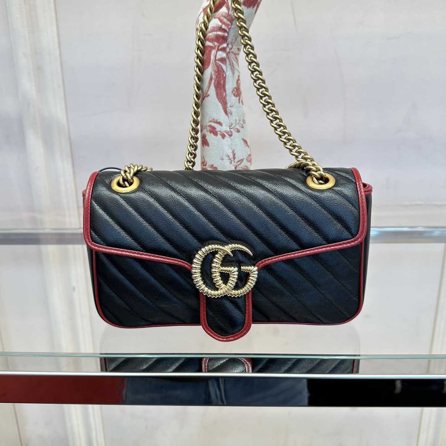 Outlet Gucci Medium GG Marmont Flap Bag