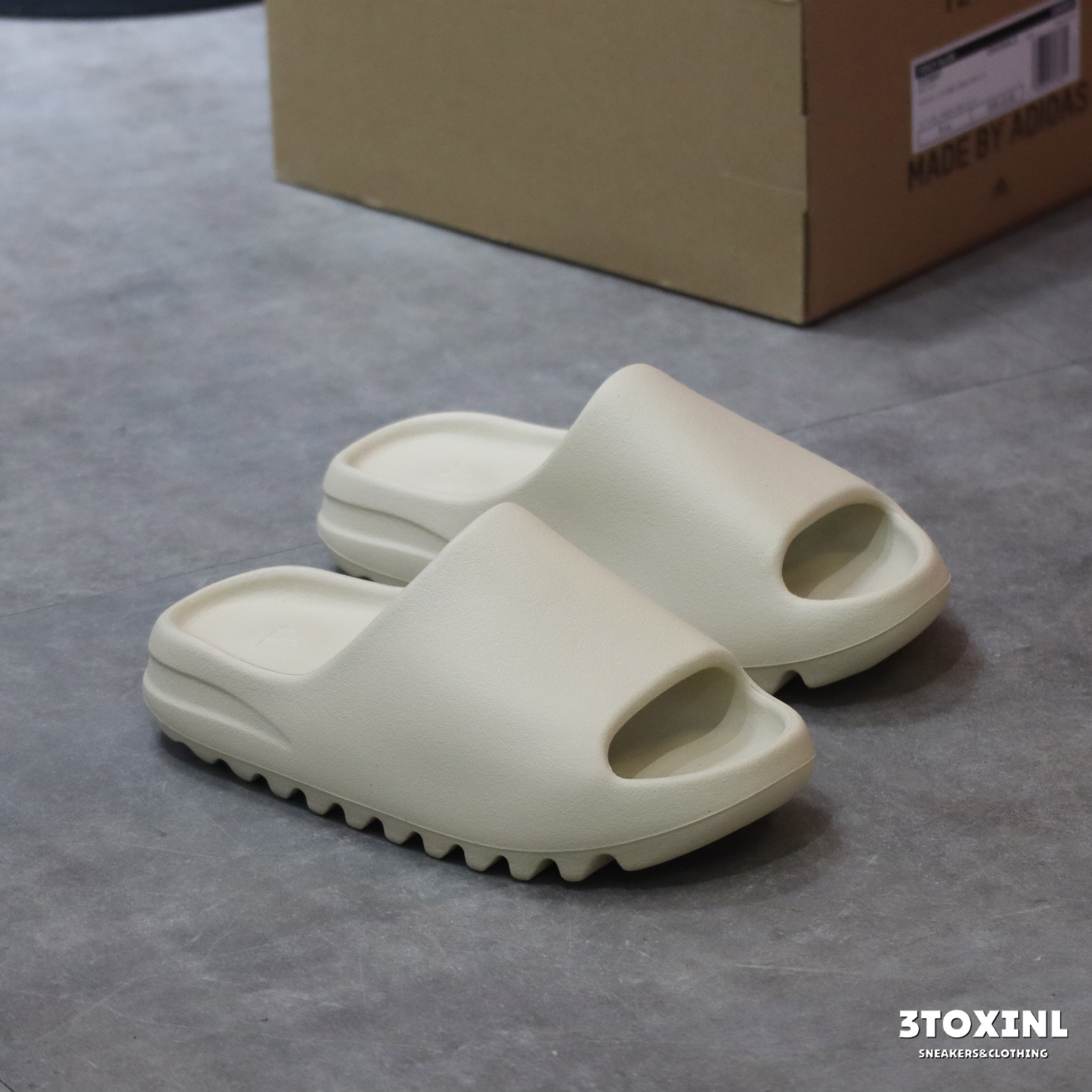 (現貨) Adidas Yeezy Slide - Bone (2022 Restock)