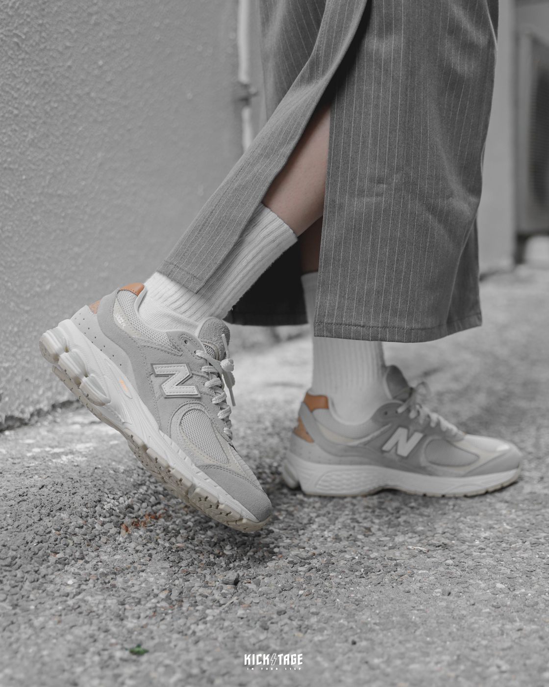 <特價，不退換> NEW BALANCE 2002 皮革拼接 軟木塞 復古慢跑鞋 灰芝麻【M2002RSB】