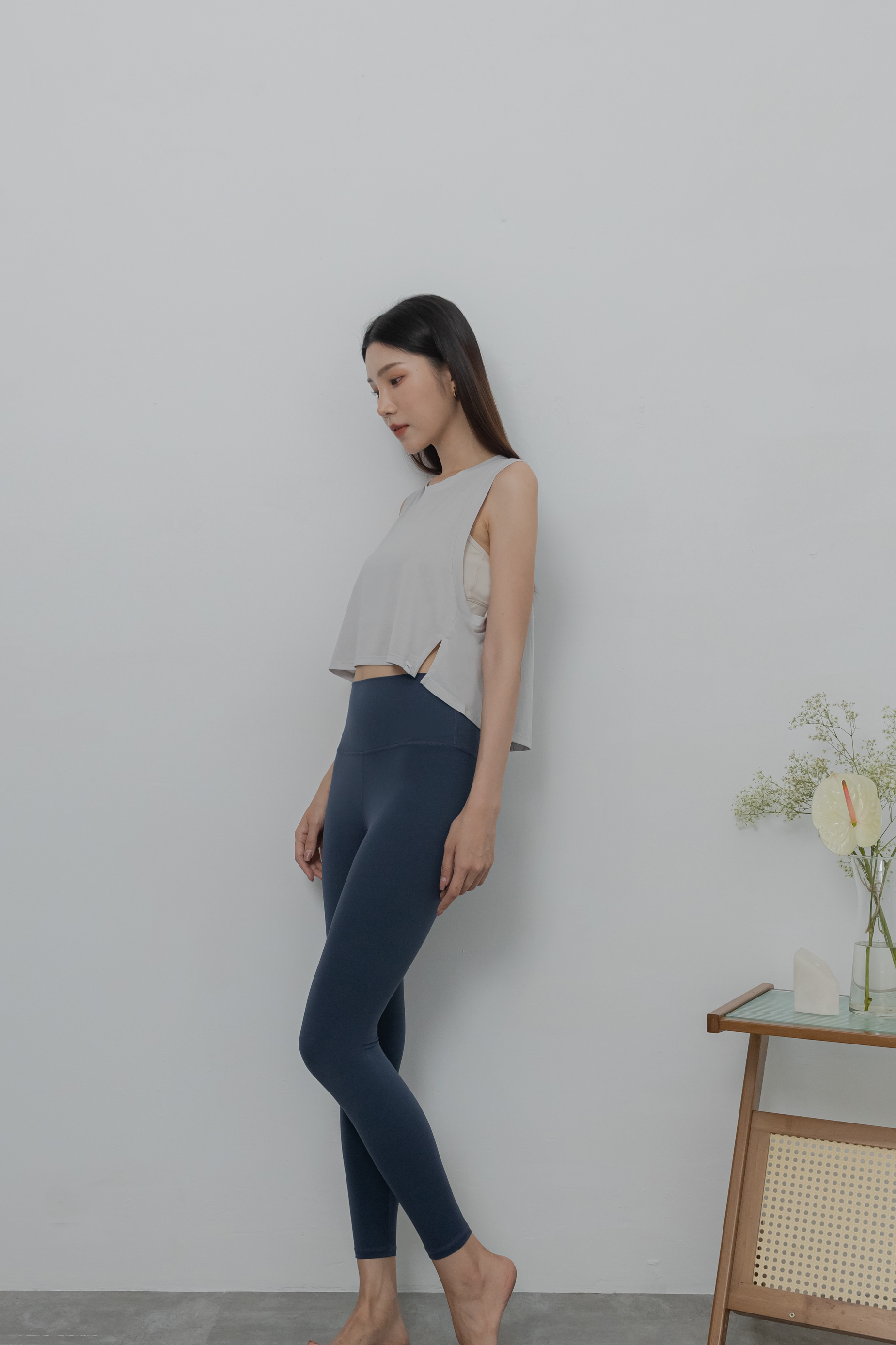 輕透後交叉設計背心- 莫蘭迪灰