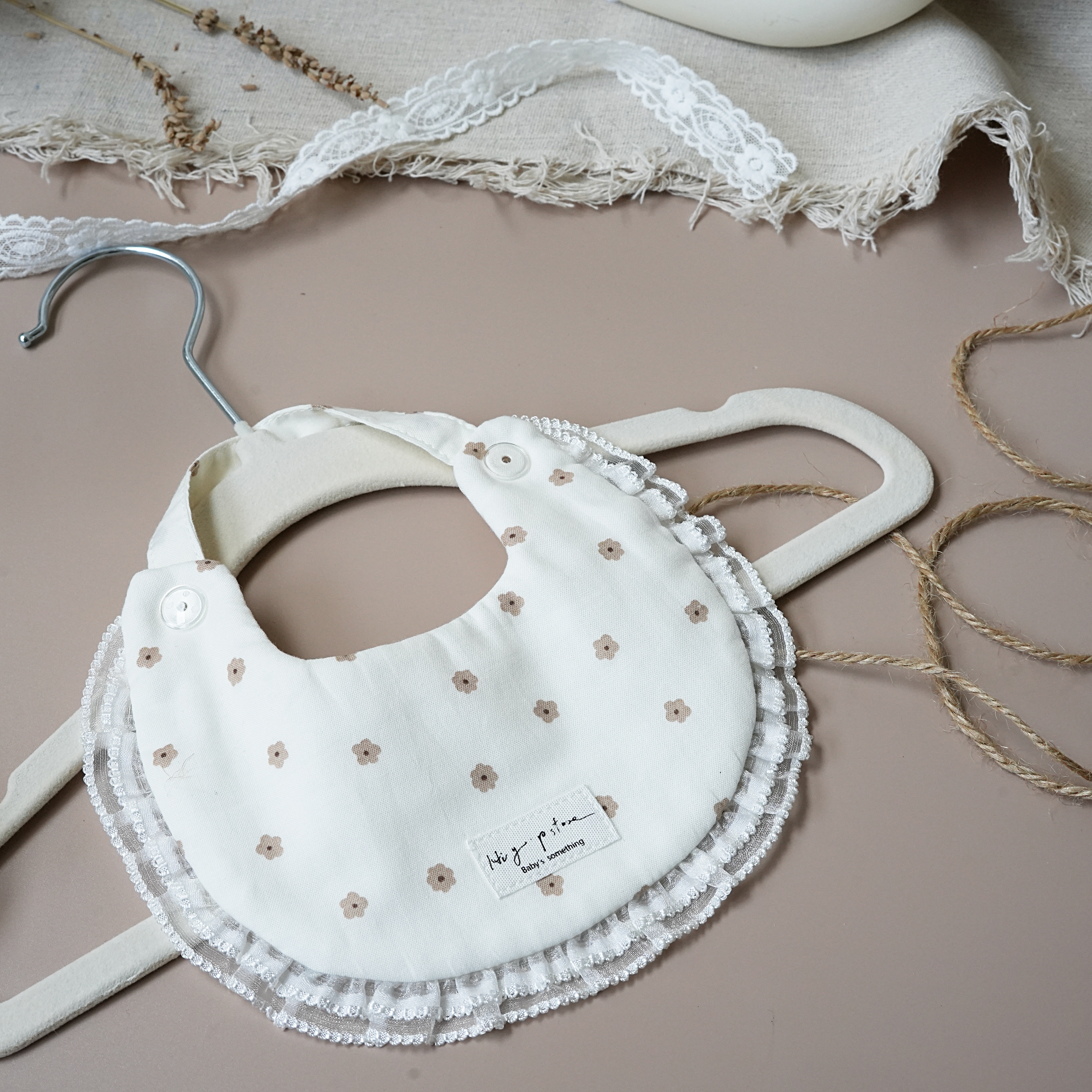 Hi Y.P store-手作圍兜-奶霜花兒