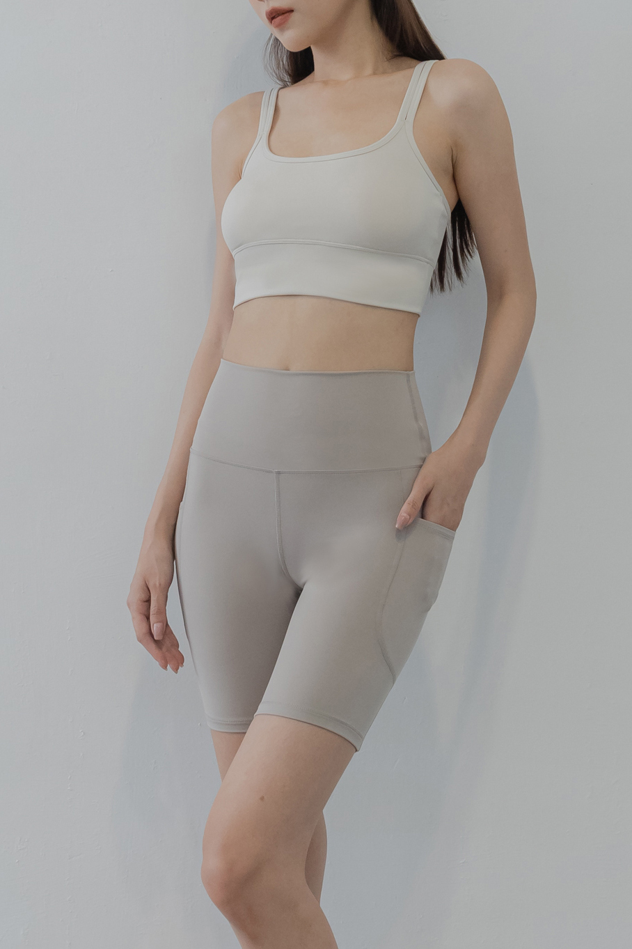 7 " Shyni Side Pockets Bike Shorts- 沙色