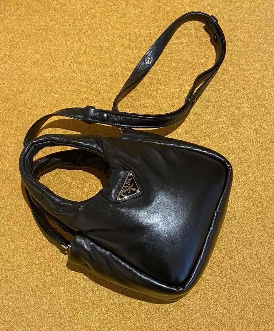 Prada Soft Mini 軟羊皮 手提包 -M