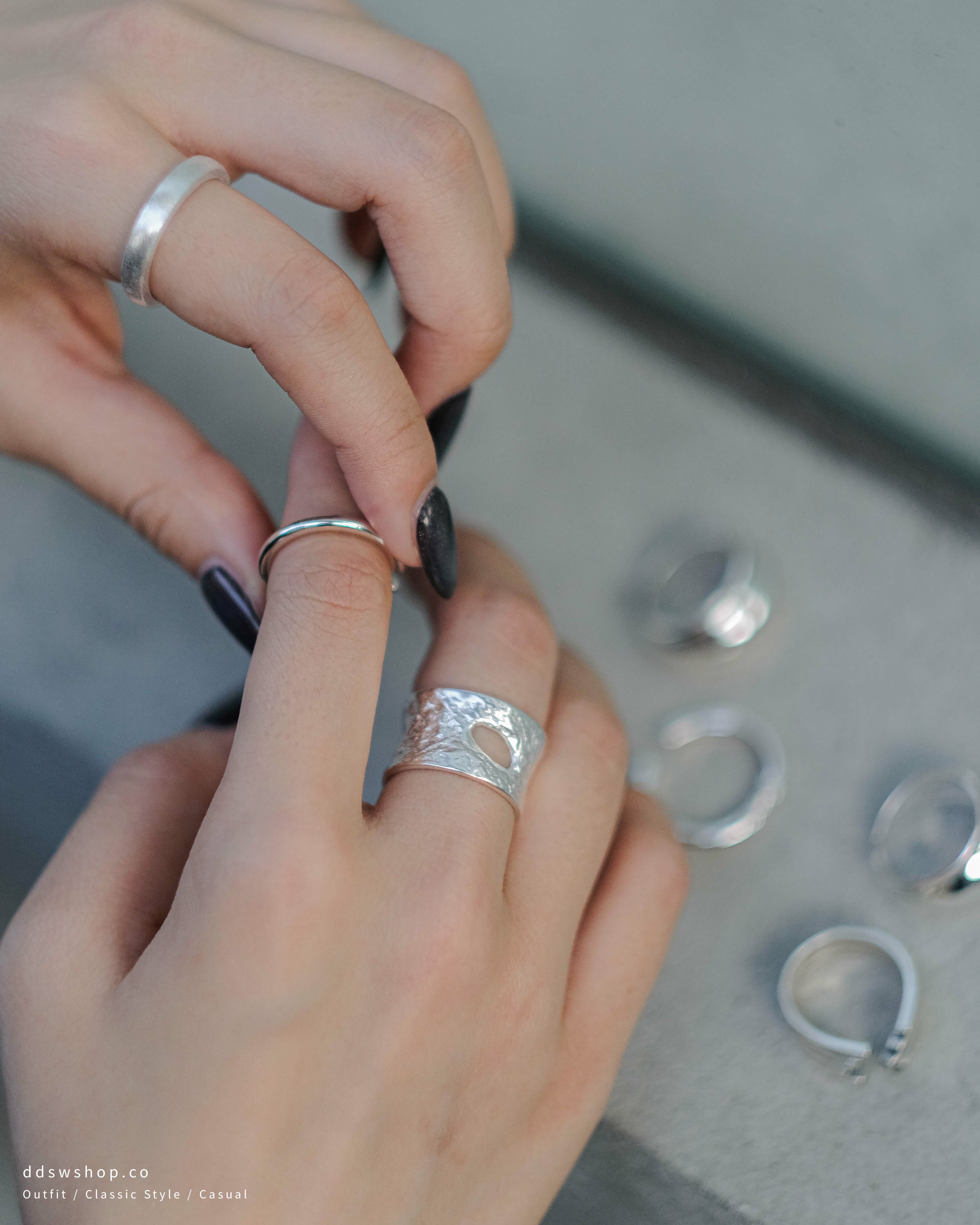 D.ecorate 破碎霧感皺褶寬戒指