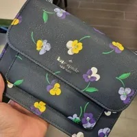 [S] KATE SPADE KA793 REMI PANSY TOSS PRINT FLAP CROSSBODY,BLUE MULTI, 196021217470 (SKS625)