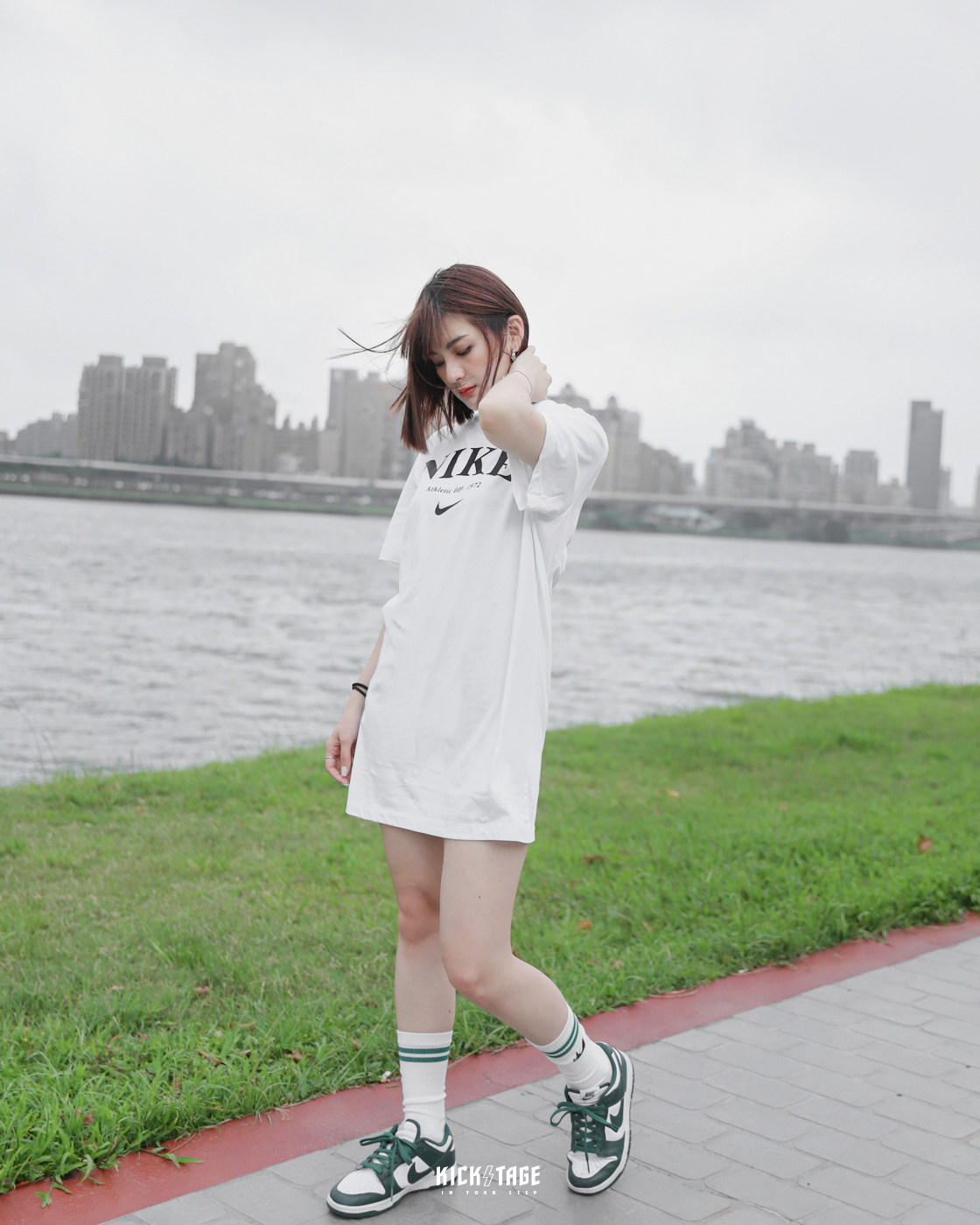 **特價商品售出不退換**女款 NIKE NSW DRESS 白色 綠色 復古LOGO 印花 環保材質 連衣裙 洋裝【DX6312】