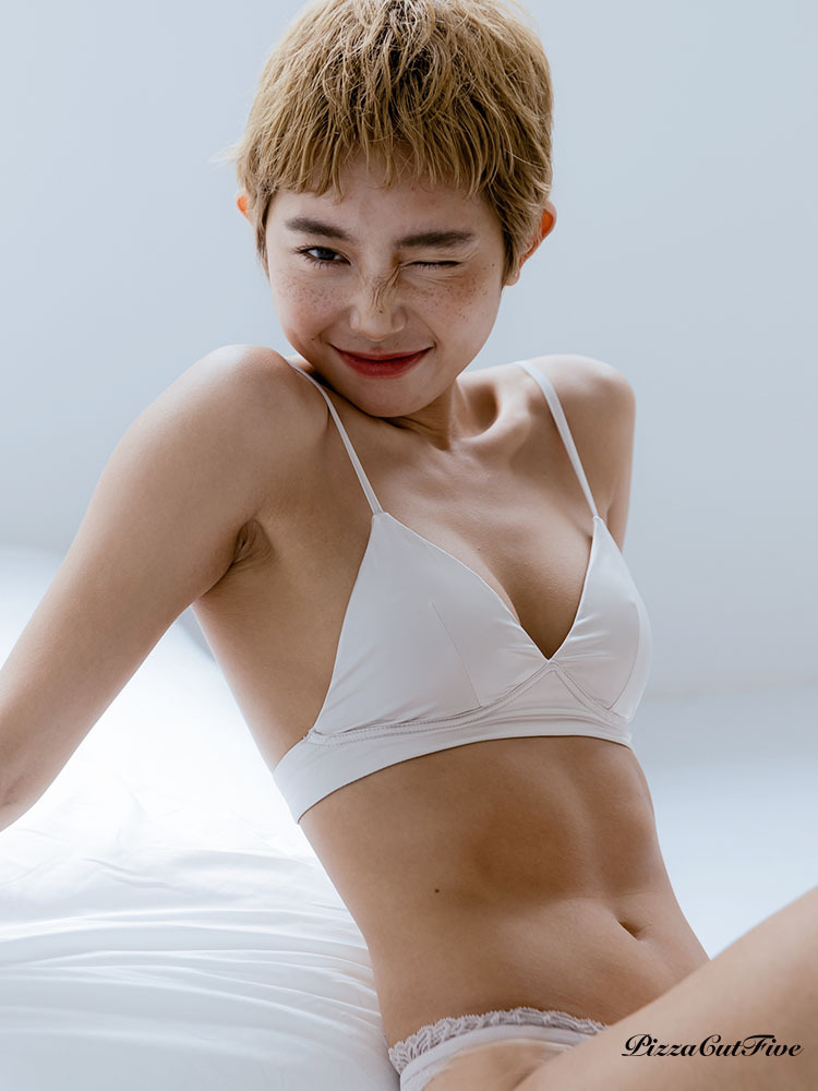 [SALE]質感緞面三角杯背扣無鋼圈蠶絲內衣/抗菌/透氣/親膚/恆溫-銀灰 PizzaCutFive PCF22262700294