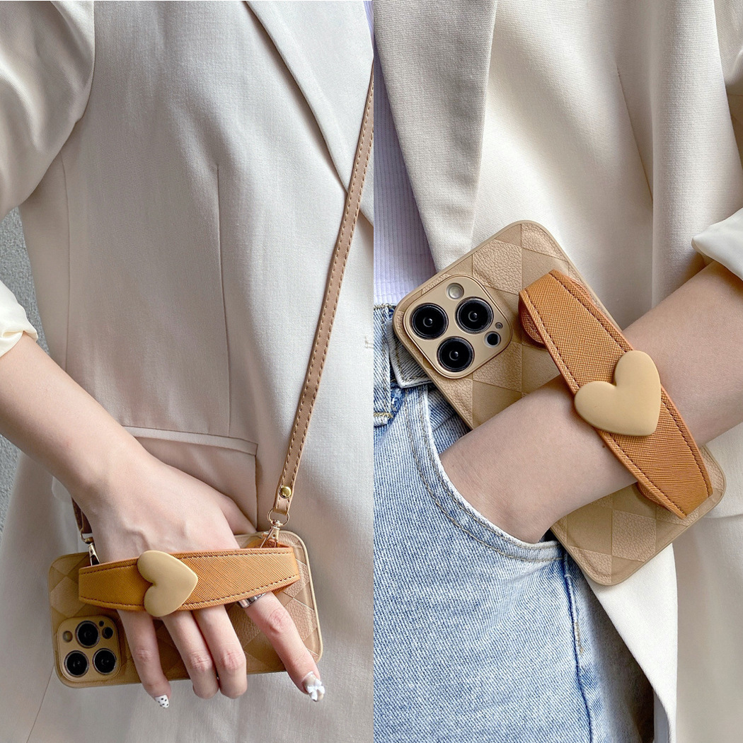 iPhone系列手腕帶支架掛繩殼【奶茶菱格愛心】TPU+PC皮革手感