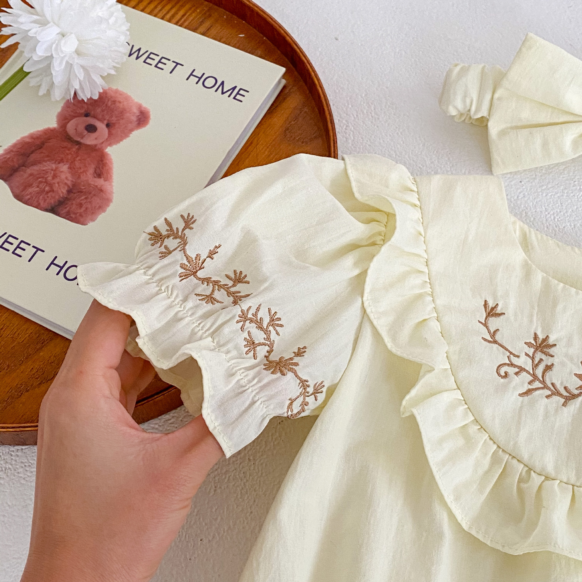 B67CY_SS23_C💛甜美奶油女孩刺繡包屁連髮帶