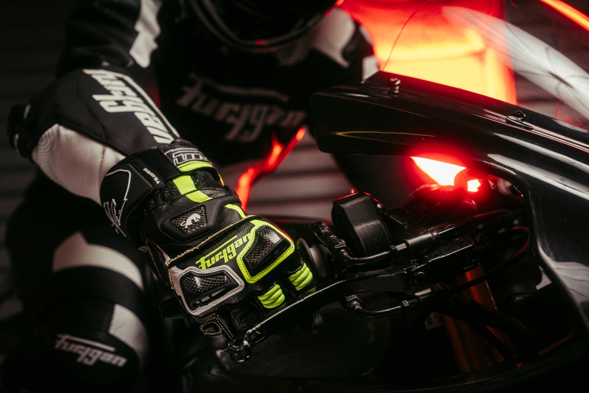 FURYGAN STYG 20 Kevlar Black Yellow Fluo White 黑黃白 皮手套 長版 競技 頂級 手套 皮革 山羊皮 功夫龍