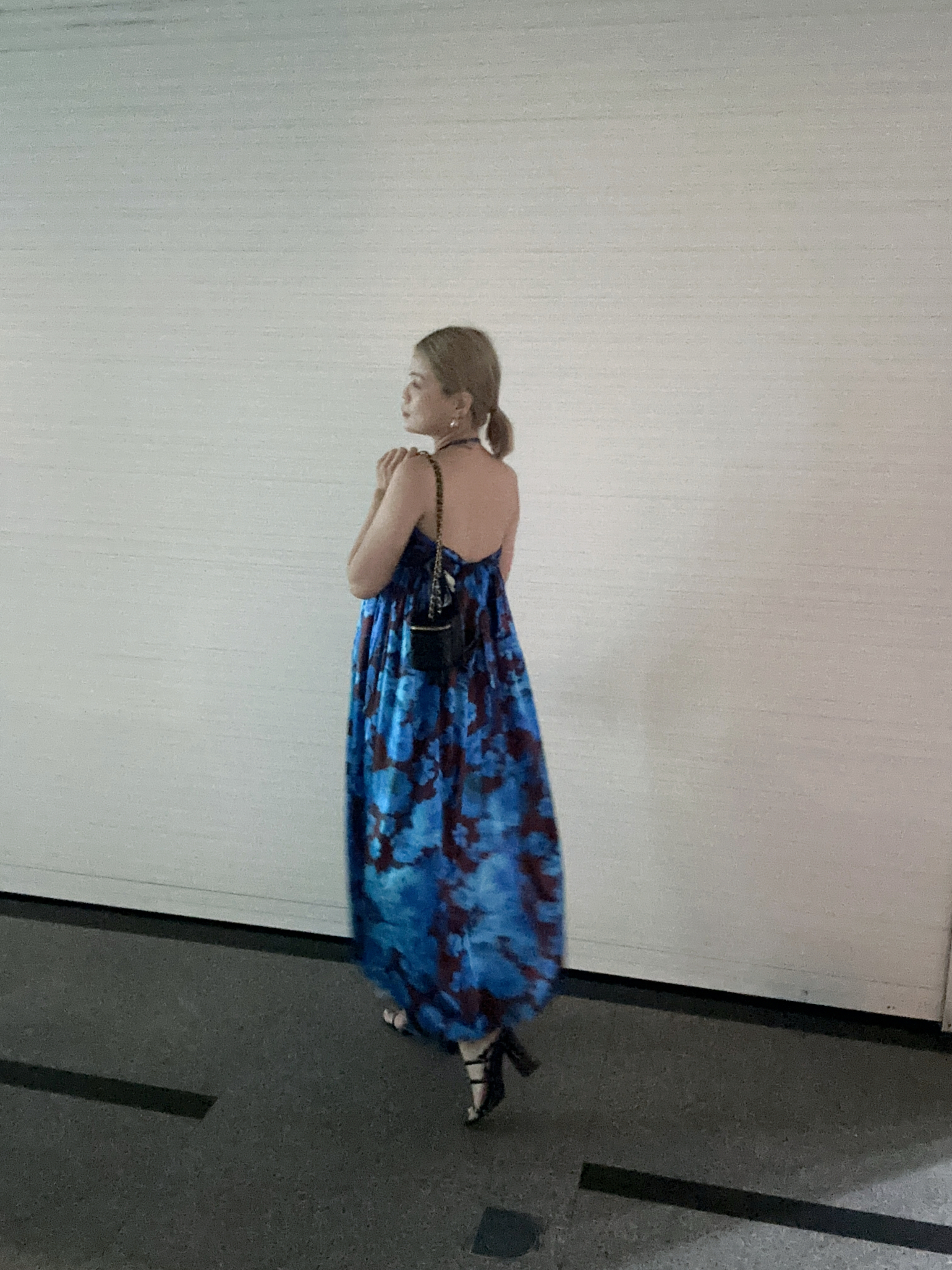 優雅藍水墨印花 後綁露背長洋裝