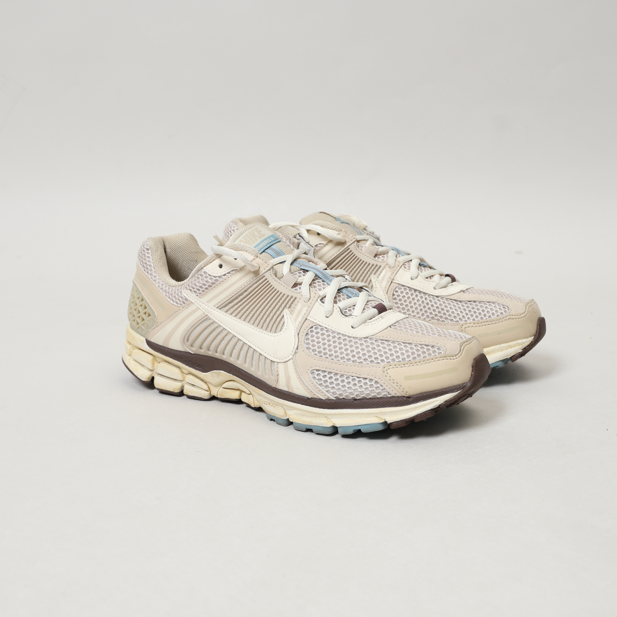 【男生尺寸US10/28CM=W11.5】Nike Zoom Vomero 5 奶茶色 鵝卵石 復古 老爹鞋 休閒跑鞋 健身訓練鞋【FB8825-111】