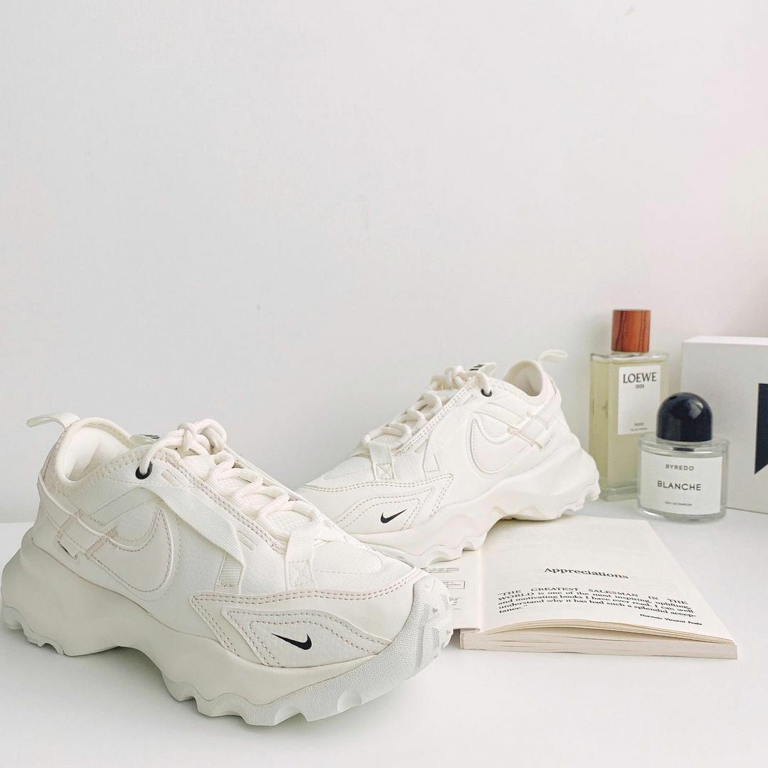 Nike TC7900 燕麥奶 米白 仙女鞋 白色 反光 刺繡 7900 厚底 增高 老爹鞋 DD9682-100