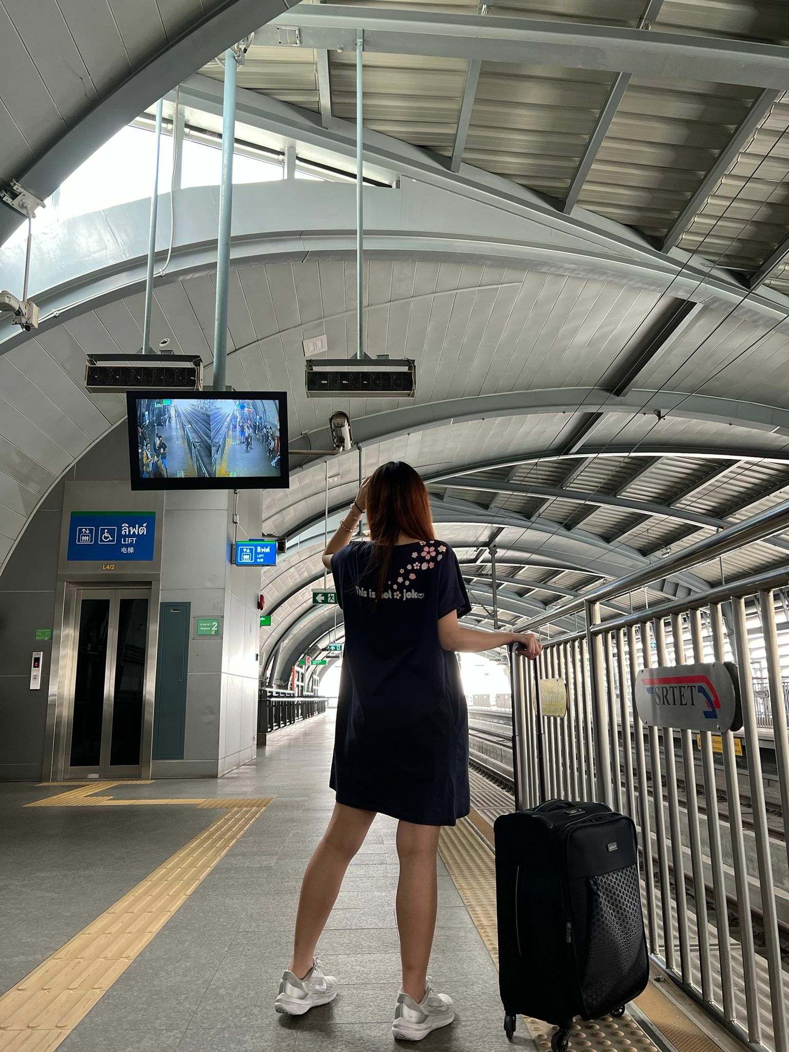 現貨 自家品牌 THIS IS NOT A JOKE 櫻花刺繡連身裙