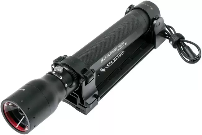 Ledlenser 充電手電筒 P17R