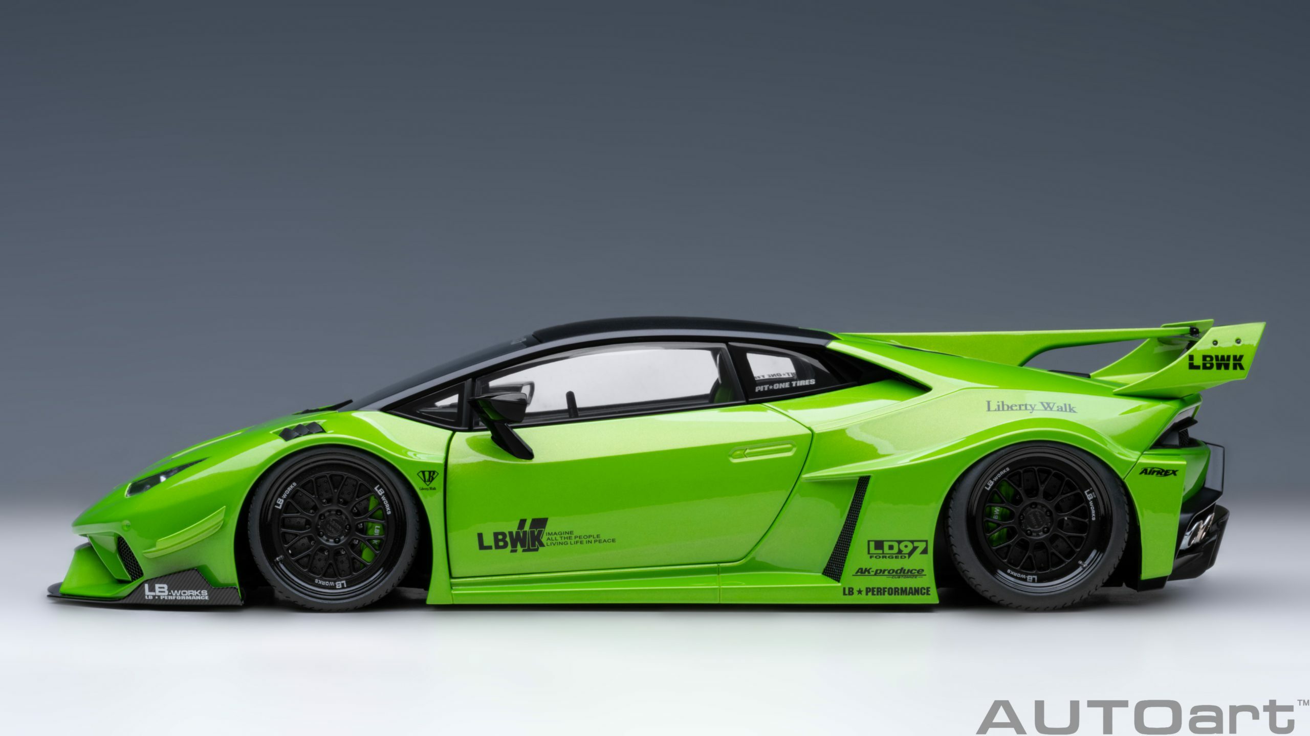 預訂:1/18 AUTOART Liberty Walk LB Silhouette Lamborghini Huracan GT (Pearl Green) (79128)
