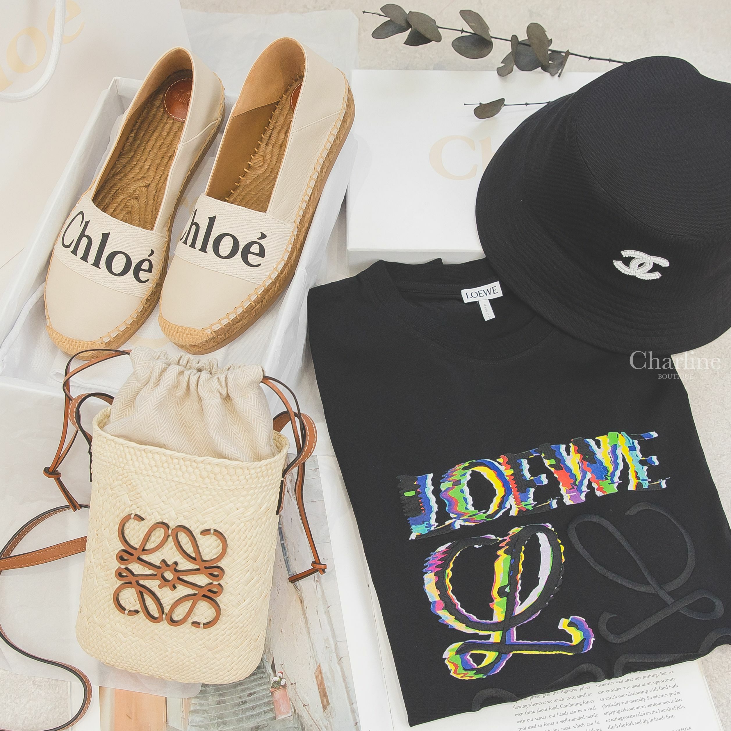 Loewe Pocket 棕褐色牛皮草編肩背包,Chanel Hat 黑底白珠珠CC漁夫帽,Loewe T-shirt 黑色彩色潑墨刺繡短袖棉T,Chloe Espadrille 白底棉質黑Logo草編鞋-Charline Boutique 精品代購