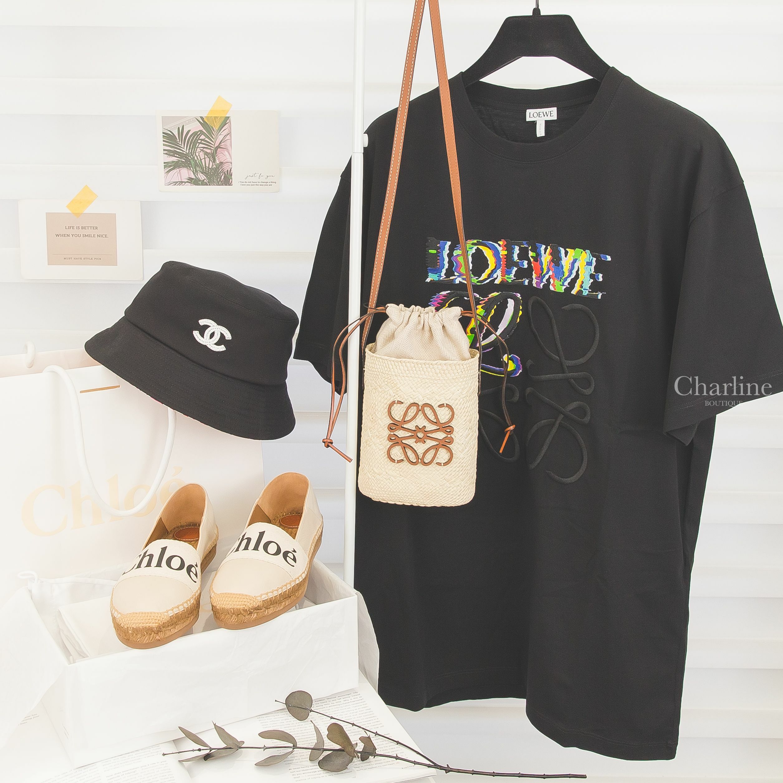 Loewe Pocket 棕褐色牛皮草編肩背包,Chanel Hat 黑底白珠珠CC漁夫帽,Loewe T-shirt 黑色彩色潑墨刺繡短袖棉T,Chloe Espadrille 白底棉質黑Logo草編鞋-Charline Boutique 精品代購