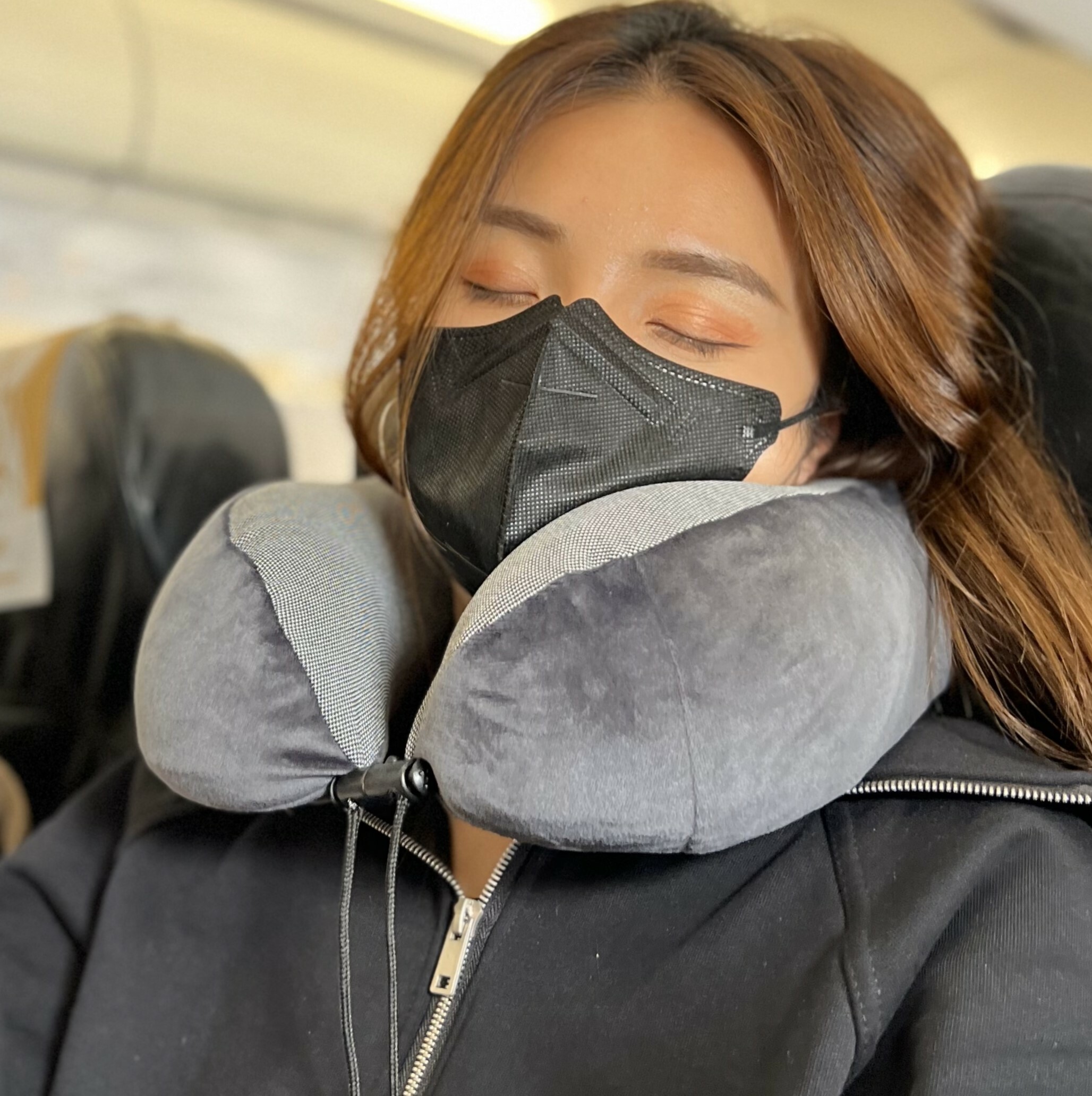 【選物｜La Belle】《城市行旅》人體工學可收納磁力U型記憶頸枕(共2色可選)