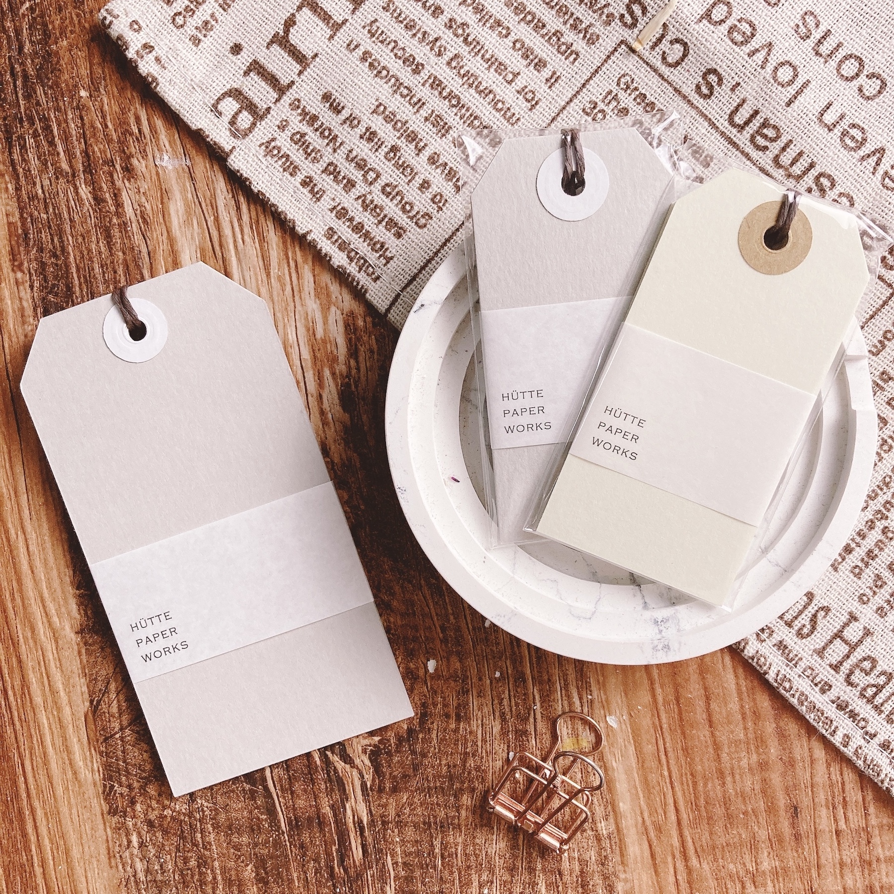 Hutte paperwork | 吊牌紙卡