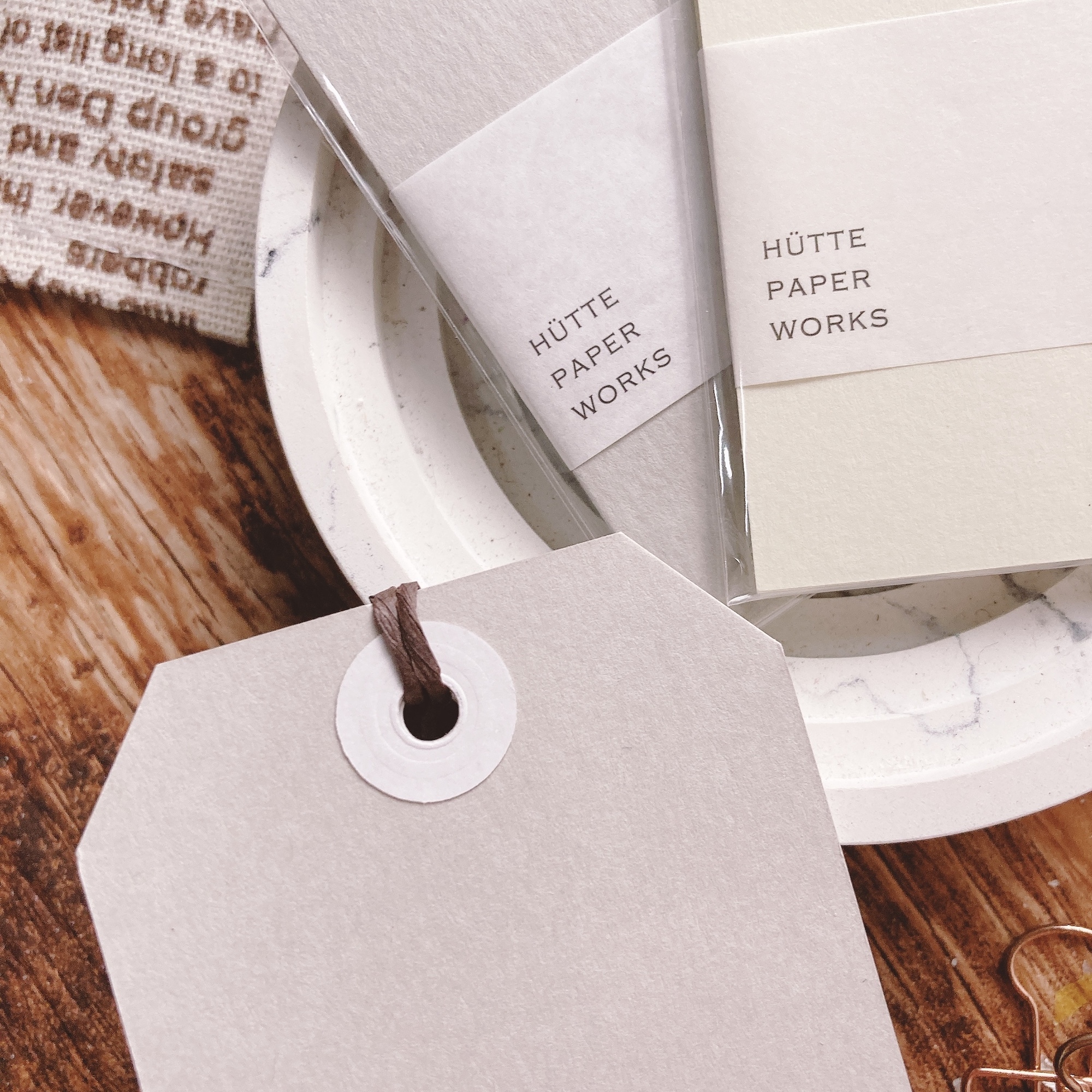 Hutte paperwork | 吊牌紙卡