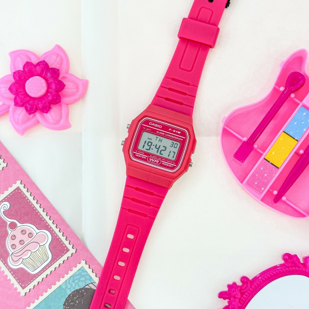 【CASIO 卡西歐】經典方形百搭繽紛電子錶 F-91WC-4A 35.2mm 現代鐘錶