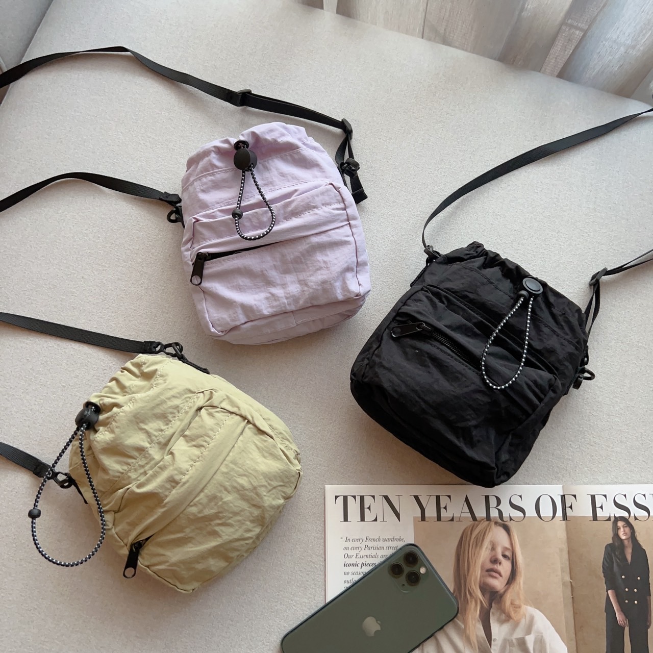 機能尼龍抽繩肩背包/三色