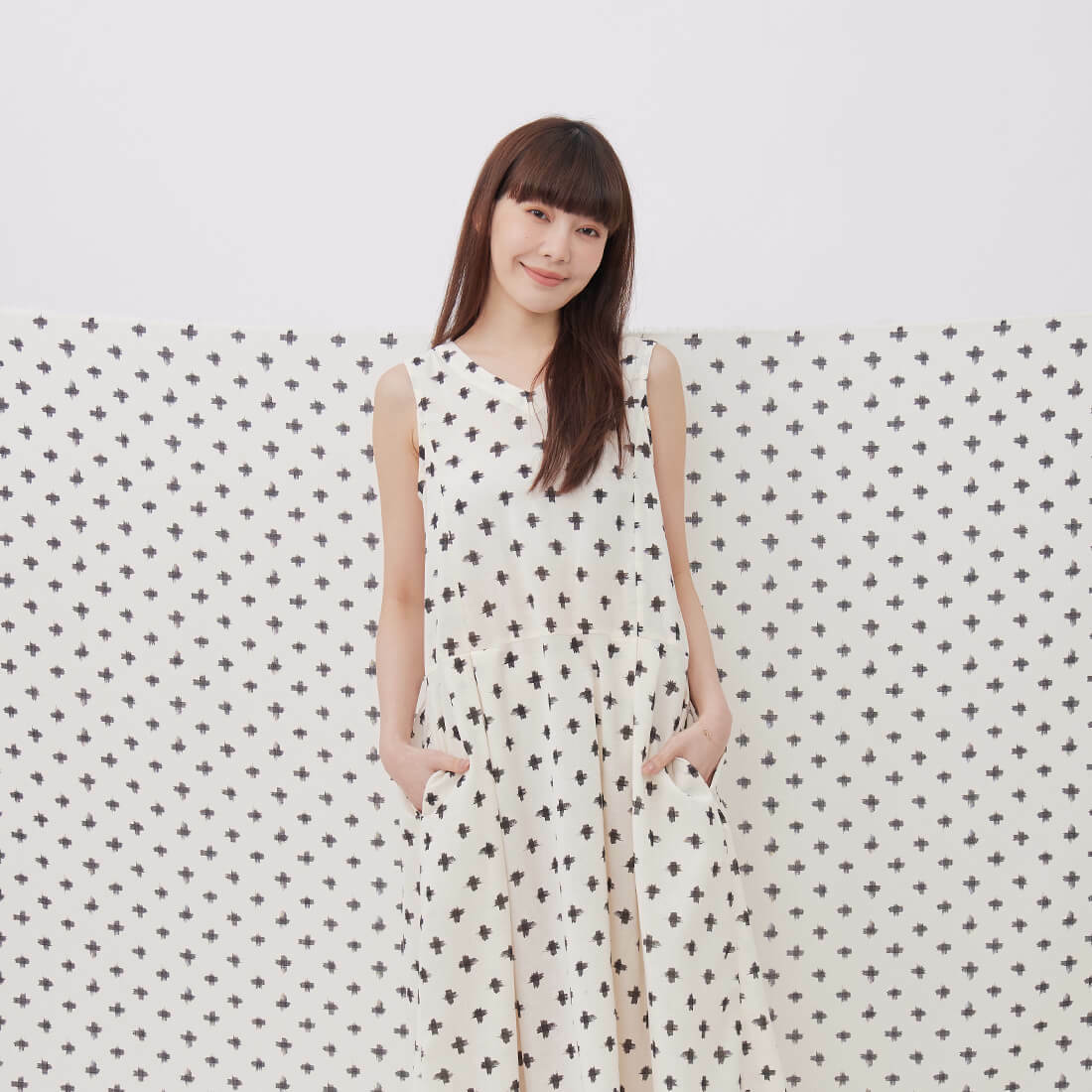 Holly棉感V領口袋長洋裝/米白十字紋