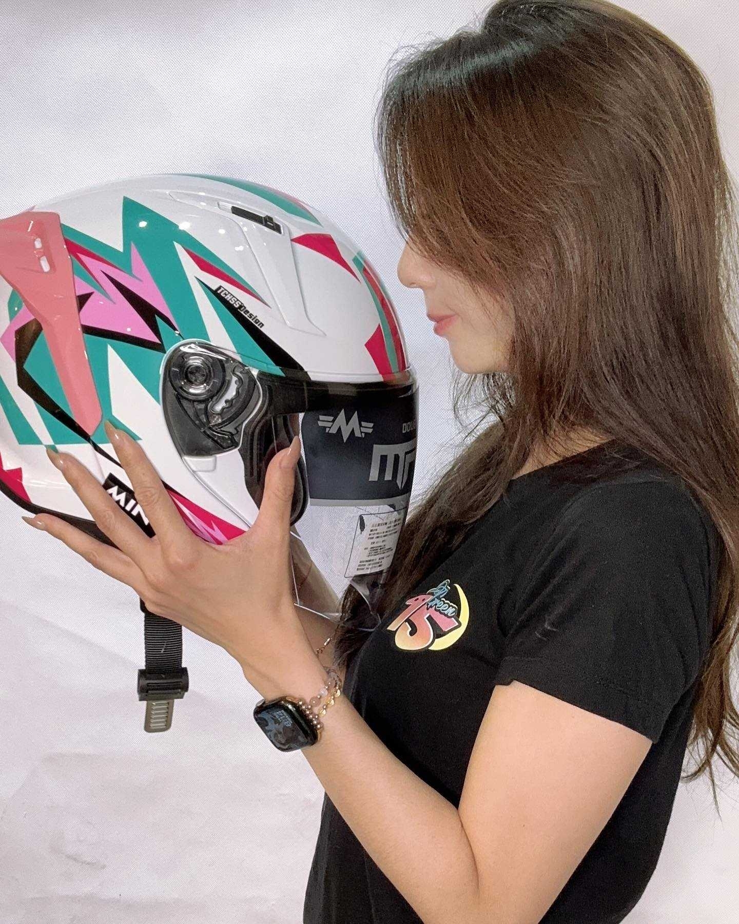 MING FENG 明峯 MF -320 聯名 彩繪 #15 粉 陳綠 半罩 安全帽 3/4罩 內墨片 MF320 賽車手 小綠