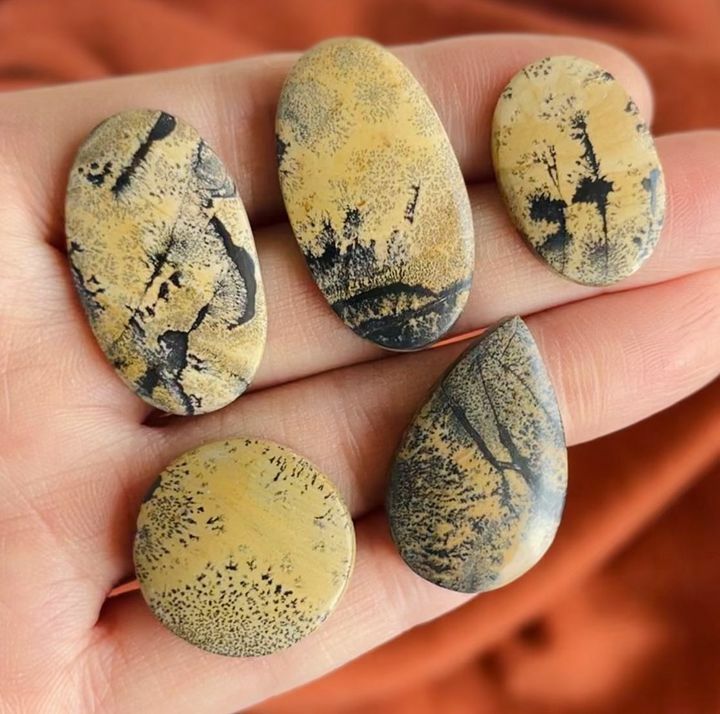 [原石] 國畫石 / 樹枝碧玉 墜面