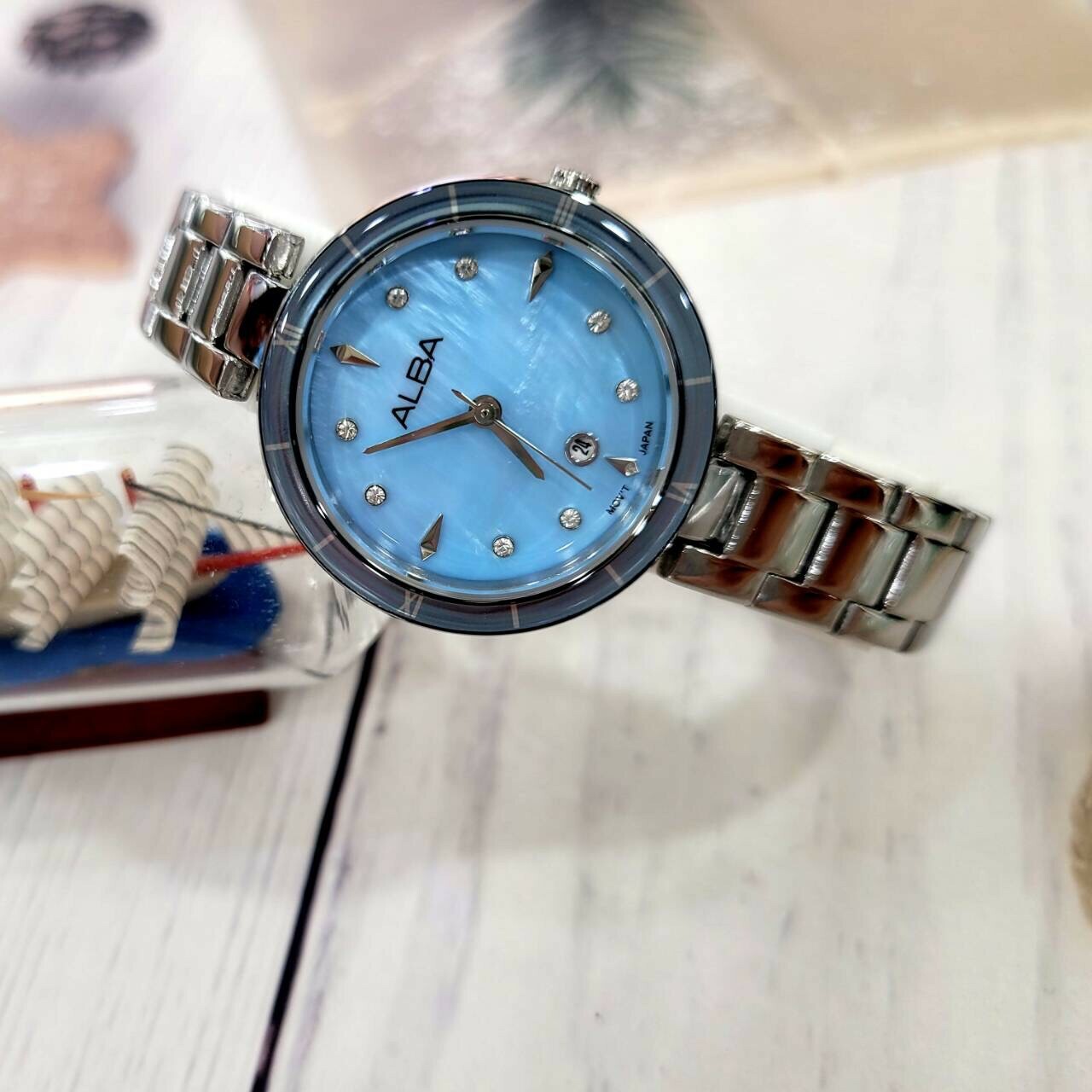 【ALBA 雅柏】珍珠貝時尚晶鑽女錶VJ22-X384B 30mm 現代鐘錶