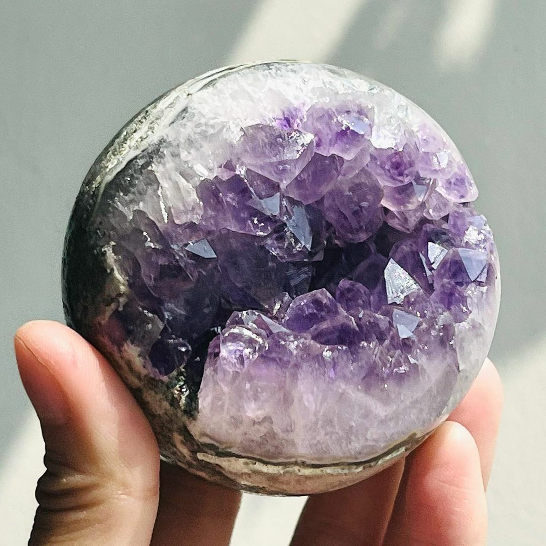 [原石] 招財紫晶洞水晶球 6.5公分