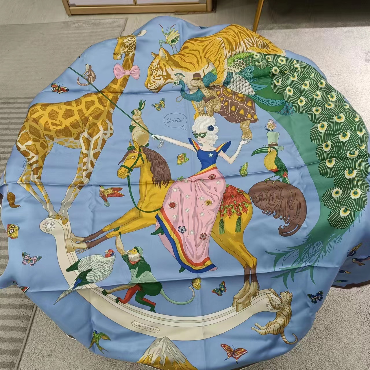 Hermes 100% Silk 蓝色美女樂園絲巾 M001 -M