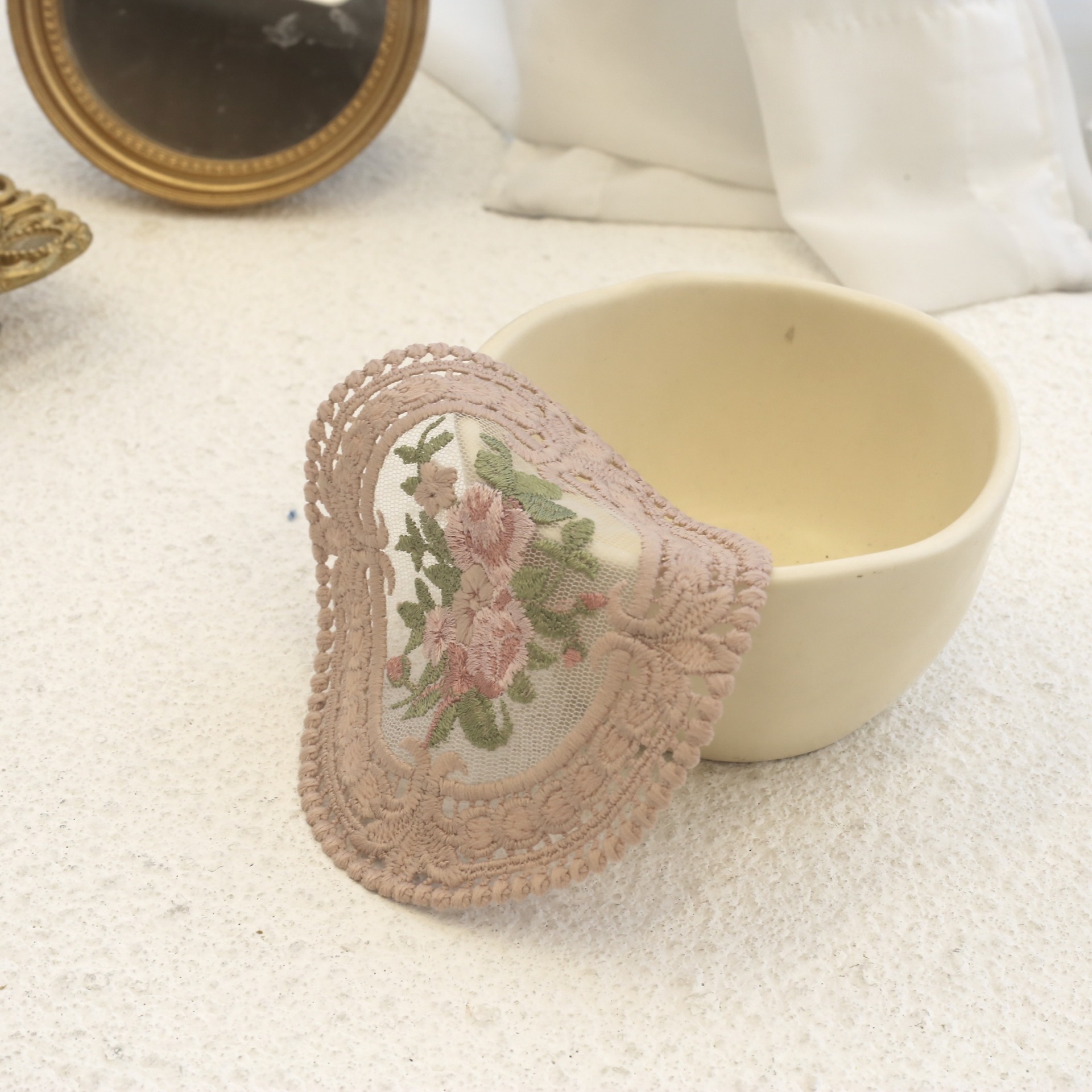 蕾絲刺繡杯墊