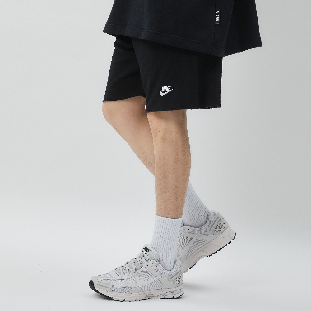 Nike ASMNK CLUB ALUMNI LBR FT SHORT 男 黑 休閒 運動 短褲 DX0767-010