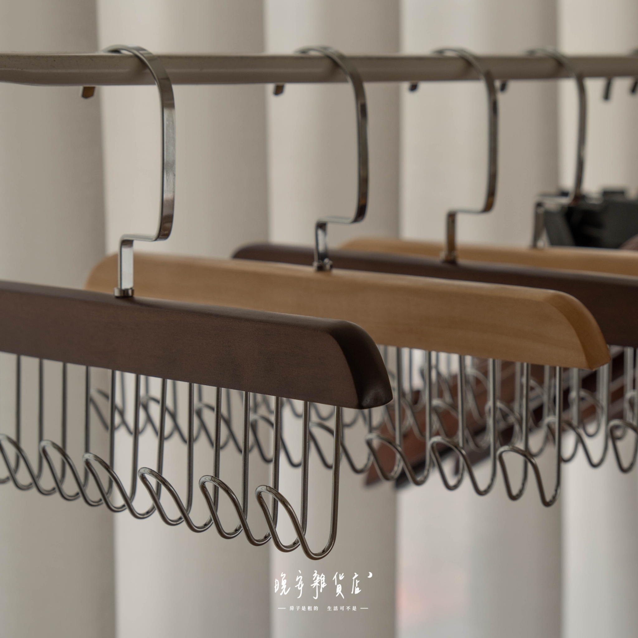 【歐膩必備】復古木質8勾衣架