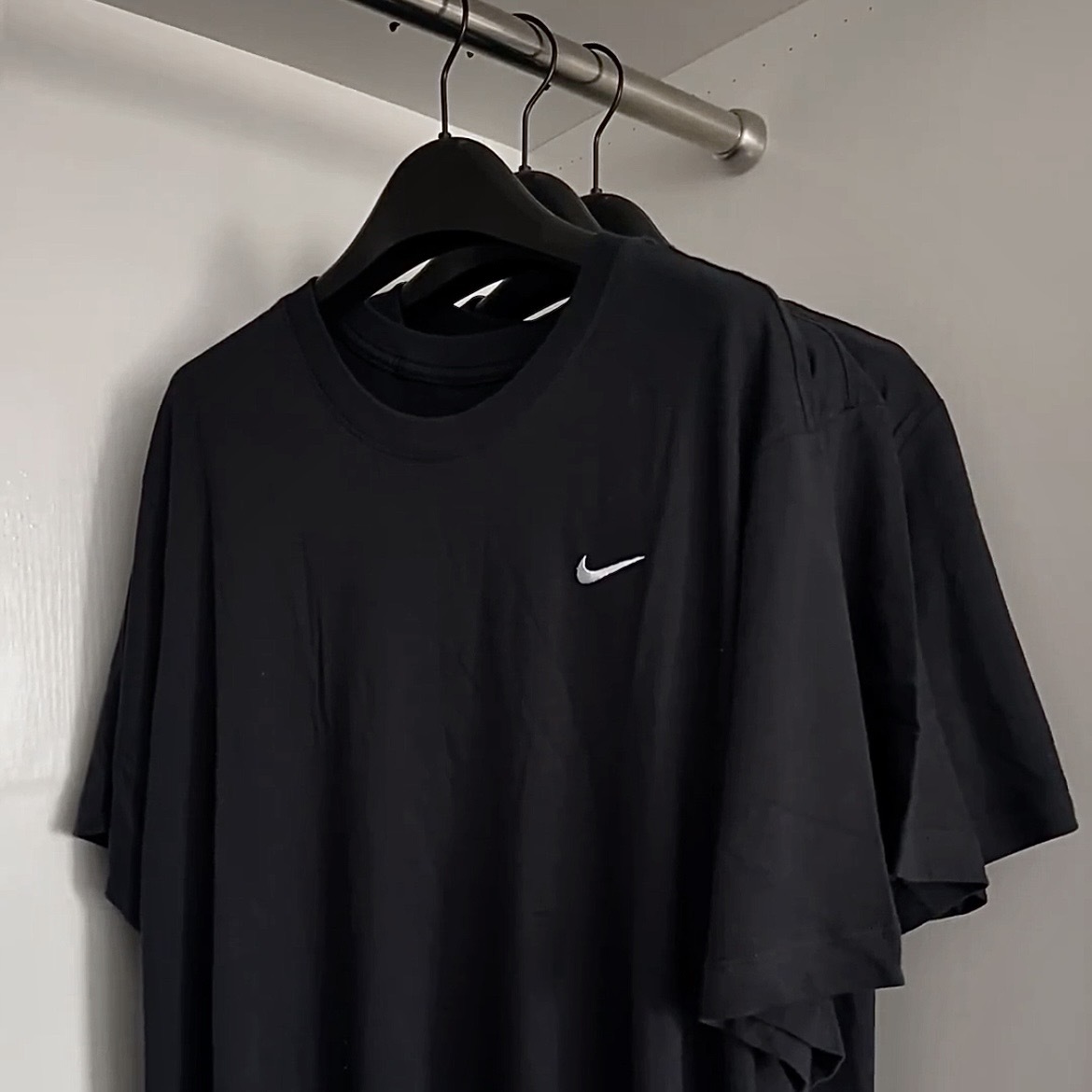 Nike Sportswear 純黑 刺繡 小logo 素色 短袖 T恤 黑色 極簡風格 BV0508-010