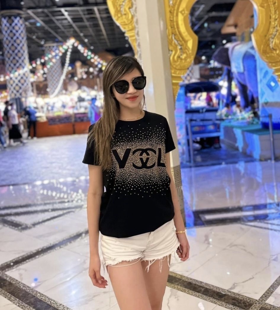 Vicolo 黑色水鑽金釘logo Tee 23010957010007 - T